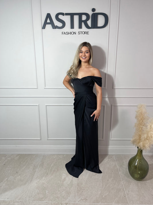 Rochie Afrodita lungă din satin umeri căzuți și falduri în talie