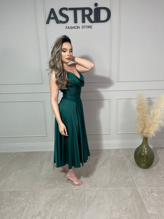 Rochie Kim midi din satin bust căzut și bretele subțiri