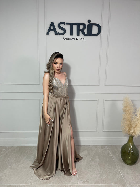 Rochie Mara lungă din satin pietre la bust și crăpătură pe picior