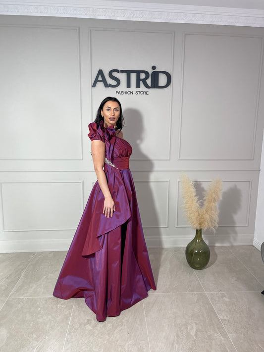 Rochie Gloria lungă din tafta pe un umăr și crăpătură pe picior