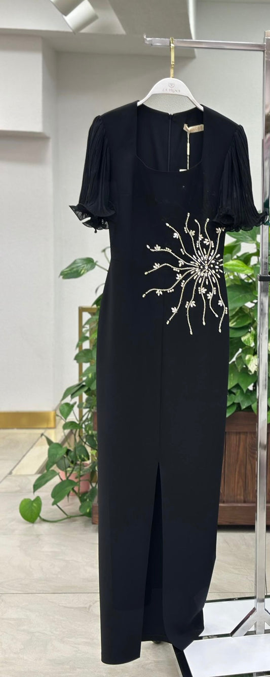 Rochie Rebeca midi pe corp mânecă din voal și aplicații pietre la talie