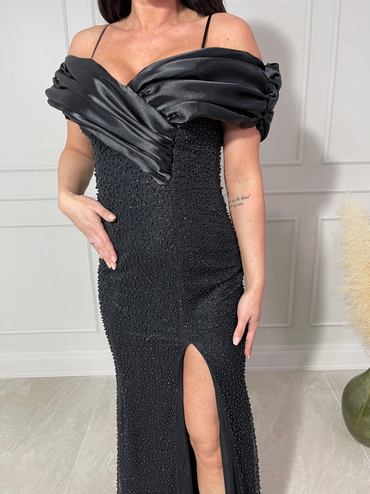 Rochie Mera lungă decolteu tip bărcuță și aplicații pietre și sclipici