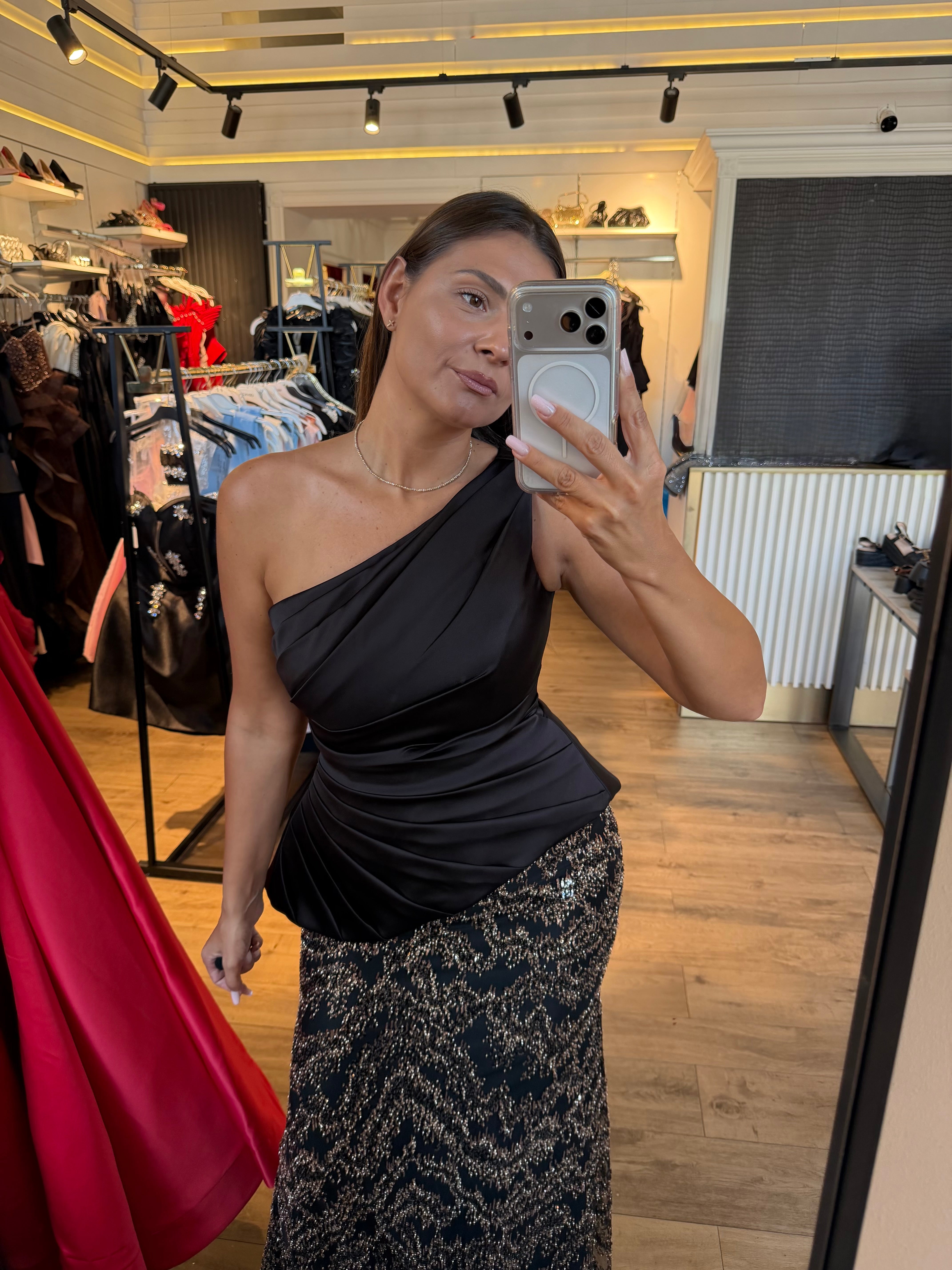 Rochie Aylin lunga cu bust satinat pe un umar si peplum in talie