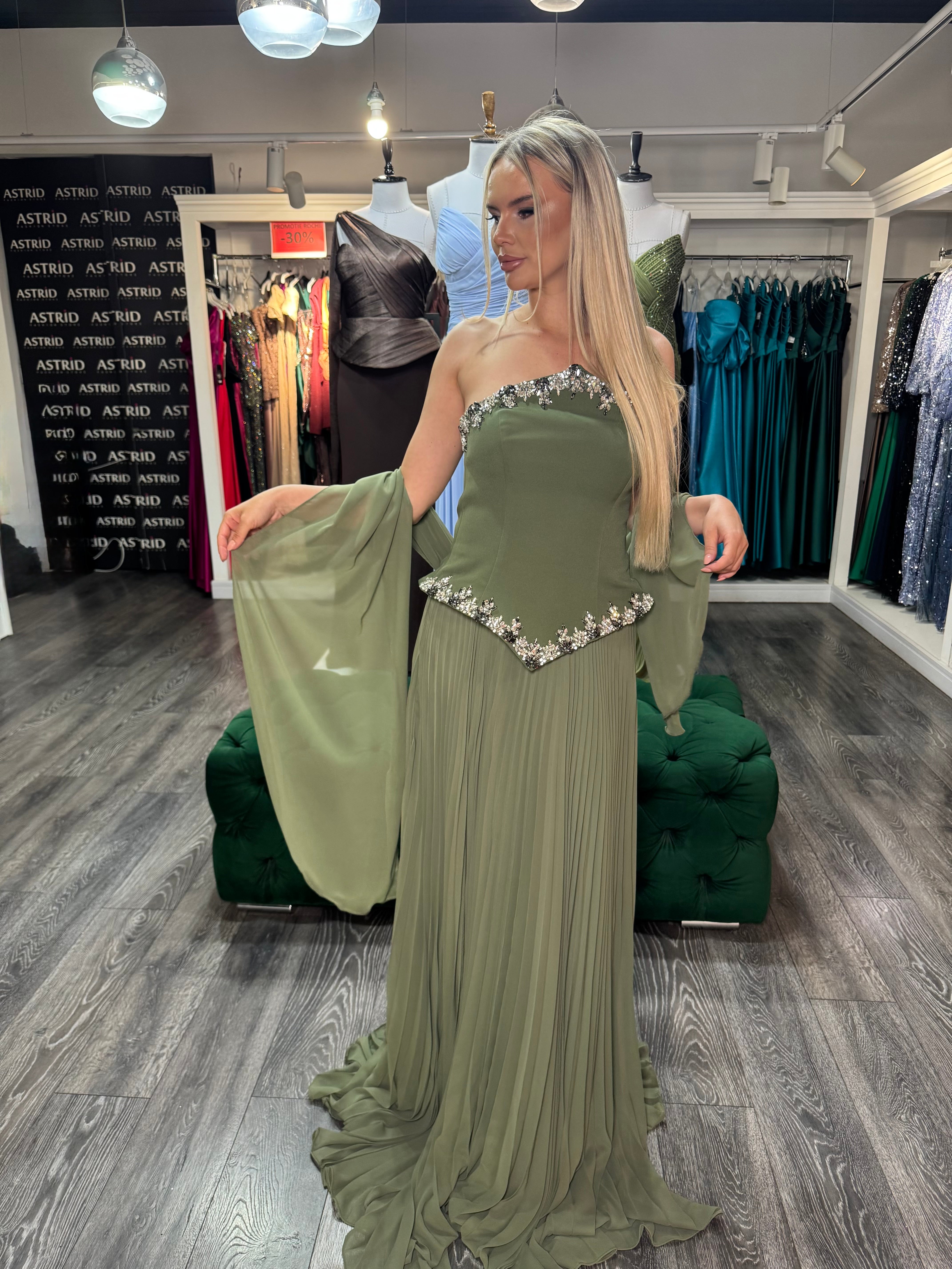 Rochie Olivia lunga cu corset accesorizat cu pietre si fusta plisata
