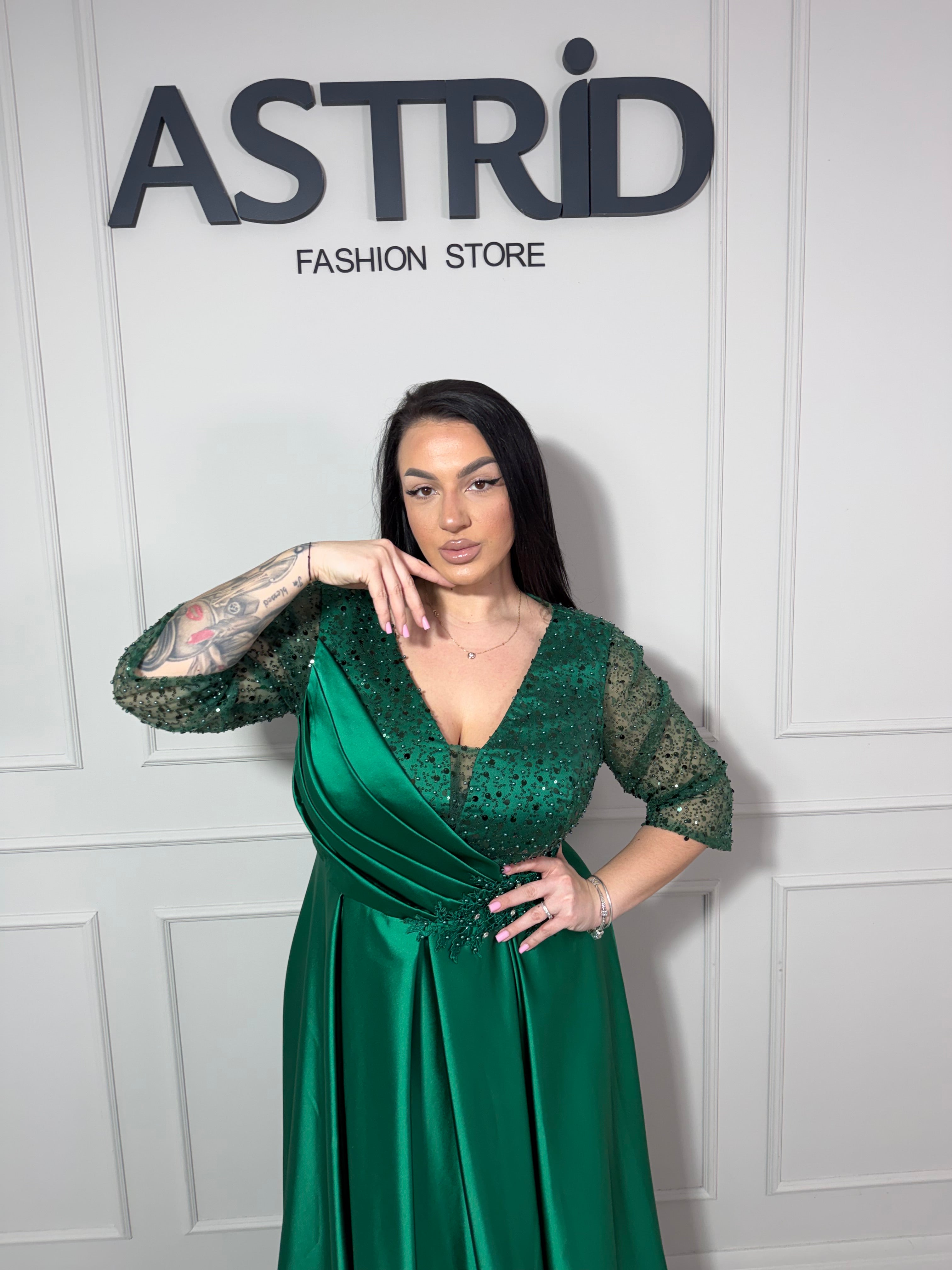 Rochie Helga lungă din satin aplicații paiete și mânecă 3/4