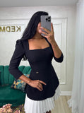 Rochie Nasira scurta tip sacou cu volane albe