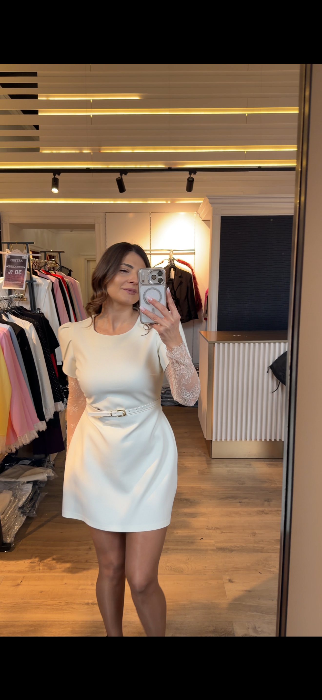Rochie Elisa cu mânecă de dantelă și curea