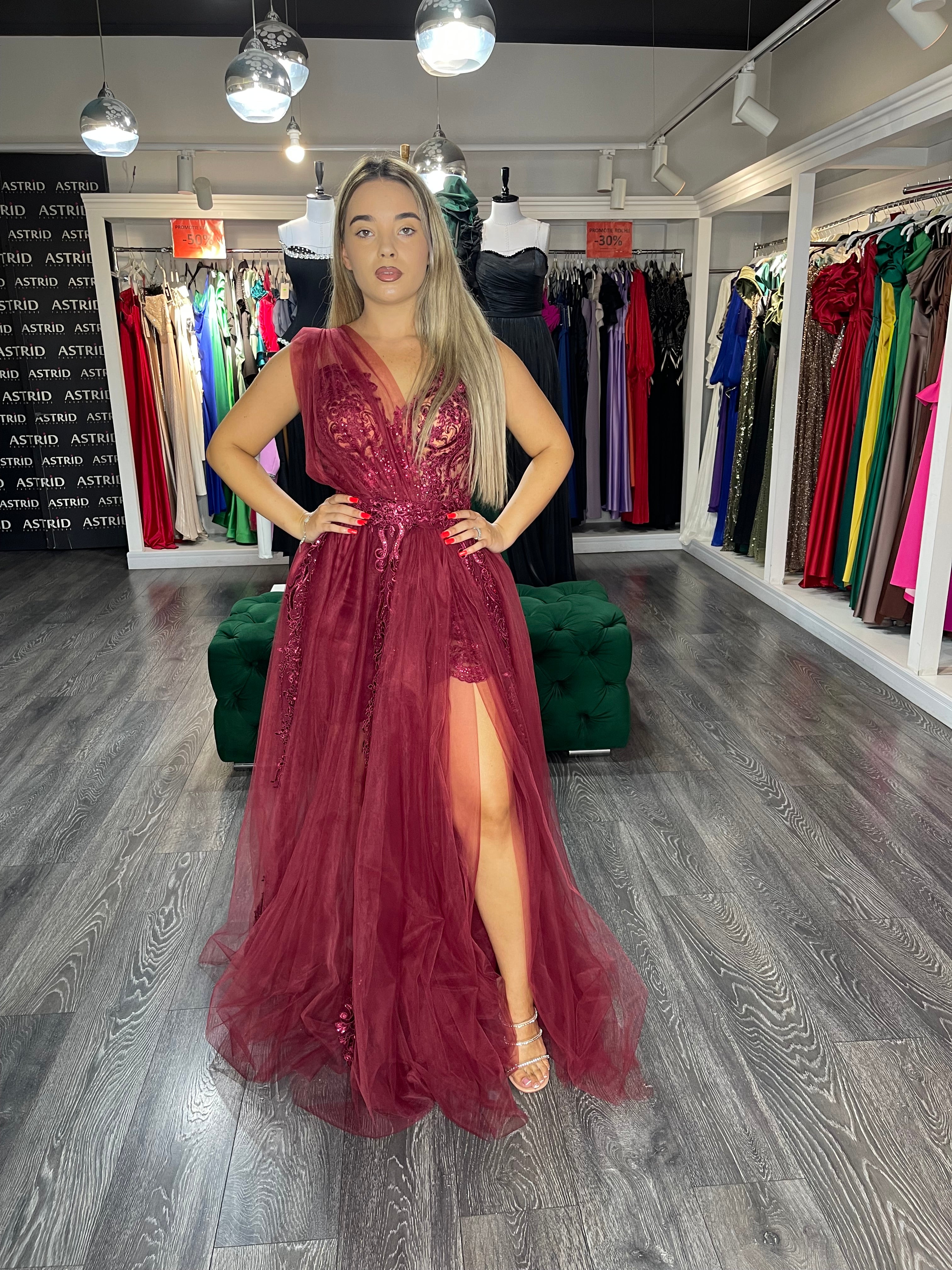 Rochie Alexia lungă din tiul falduri la bust și crăpătură pe picior