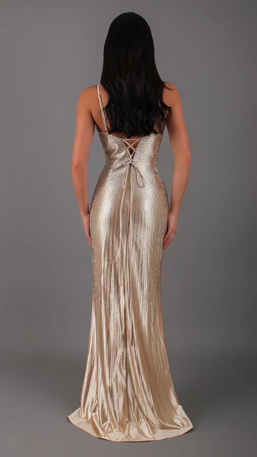 Rochie Caro lungă din satin cu aplicații pietre și închidere pe corset