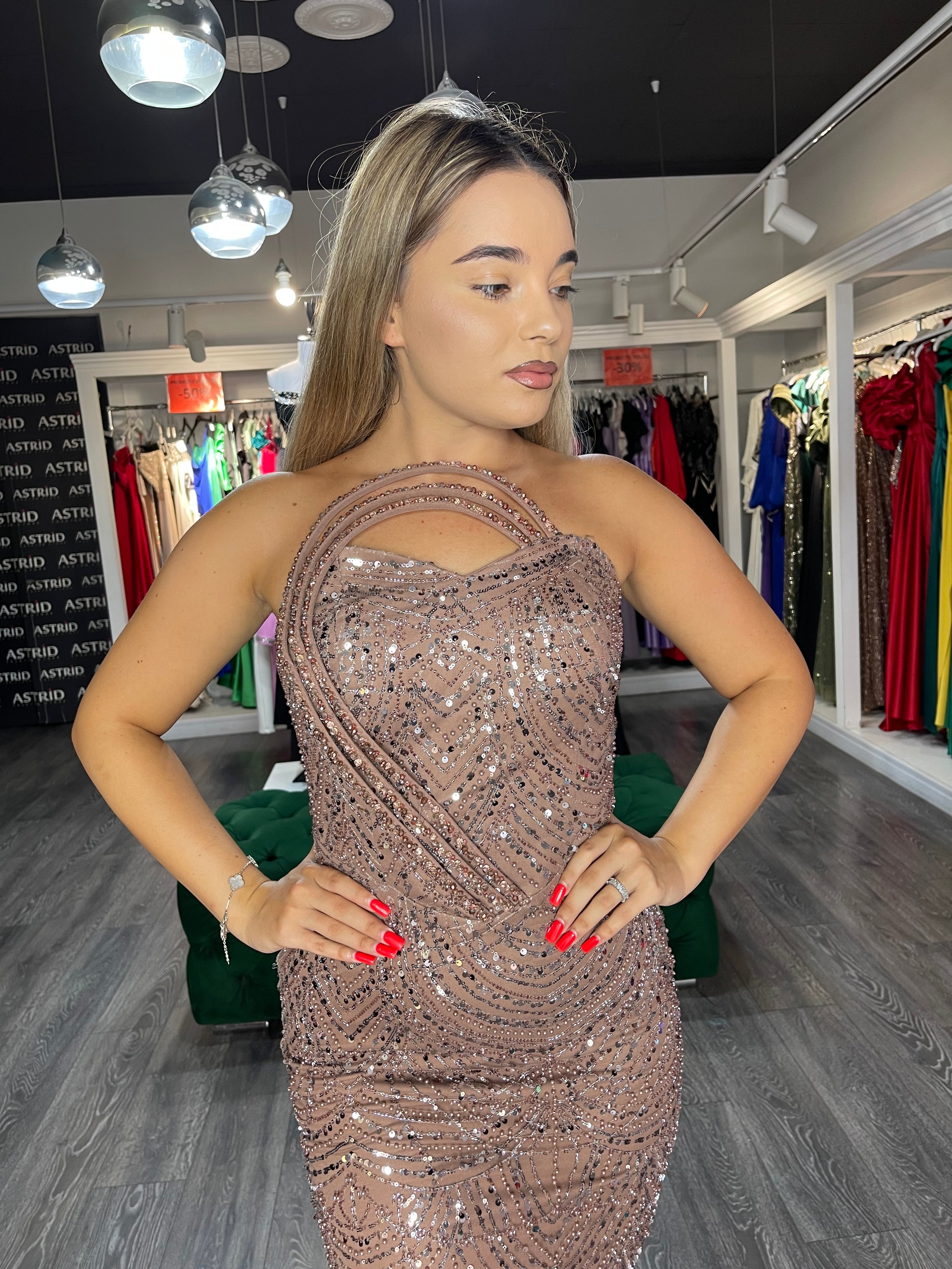 Rochie Bella lungă aplicații paiete și pietre la bust