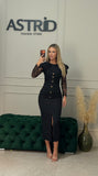 Rochie Amy lunga cu maneci din dantela accesorizata cu nasturi aurii si falduri in talie
