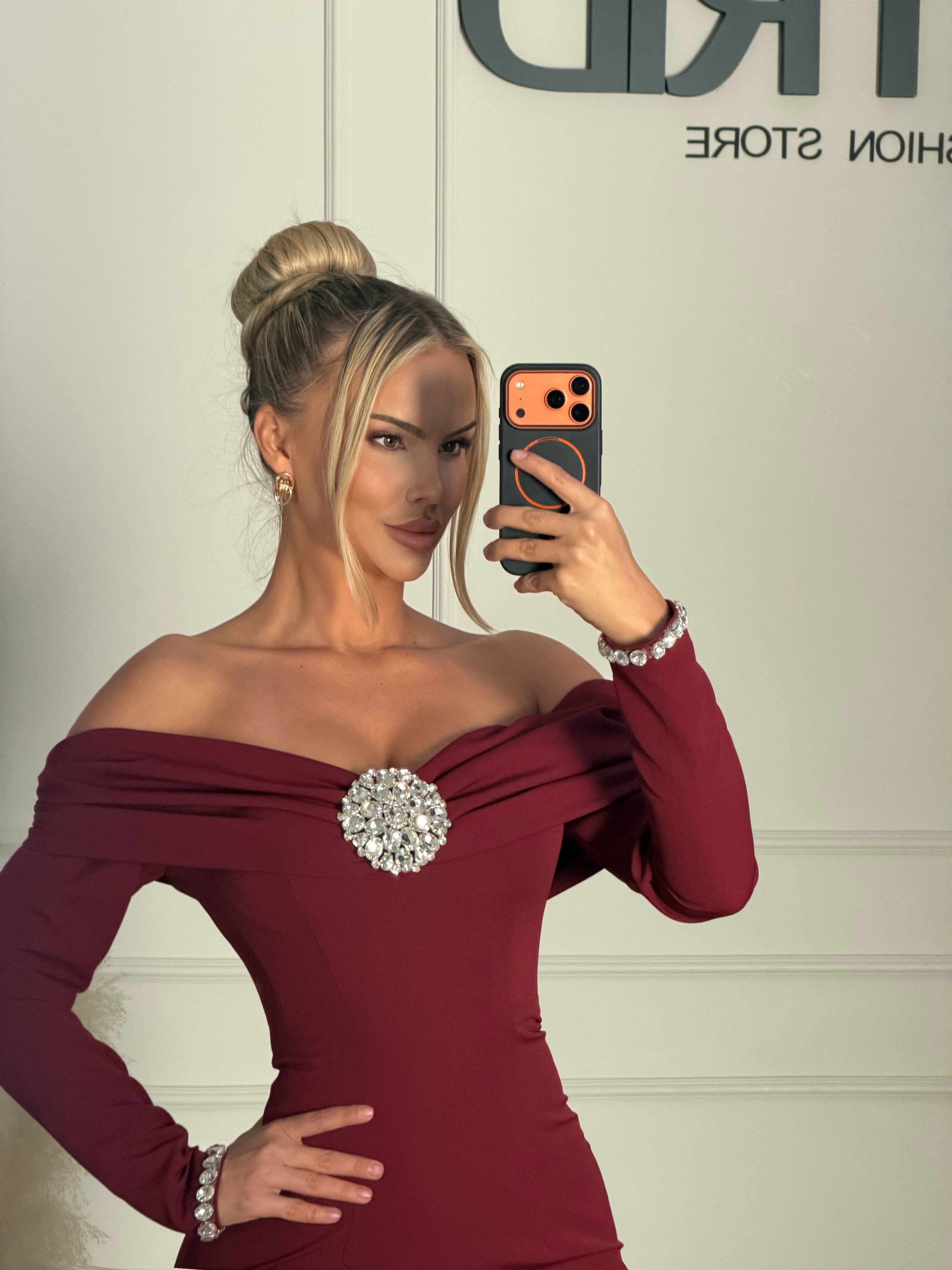 Rochie Dalma midi cu maneci tip barcuta si brosa la bust