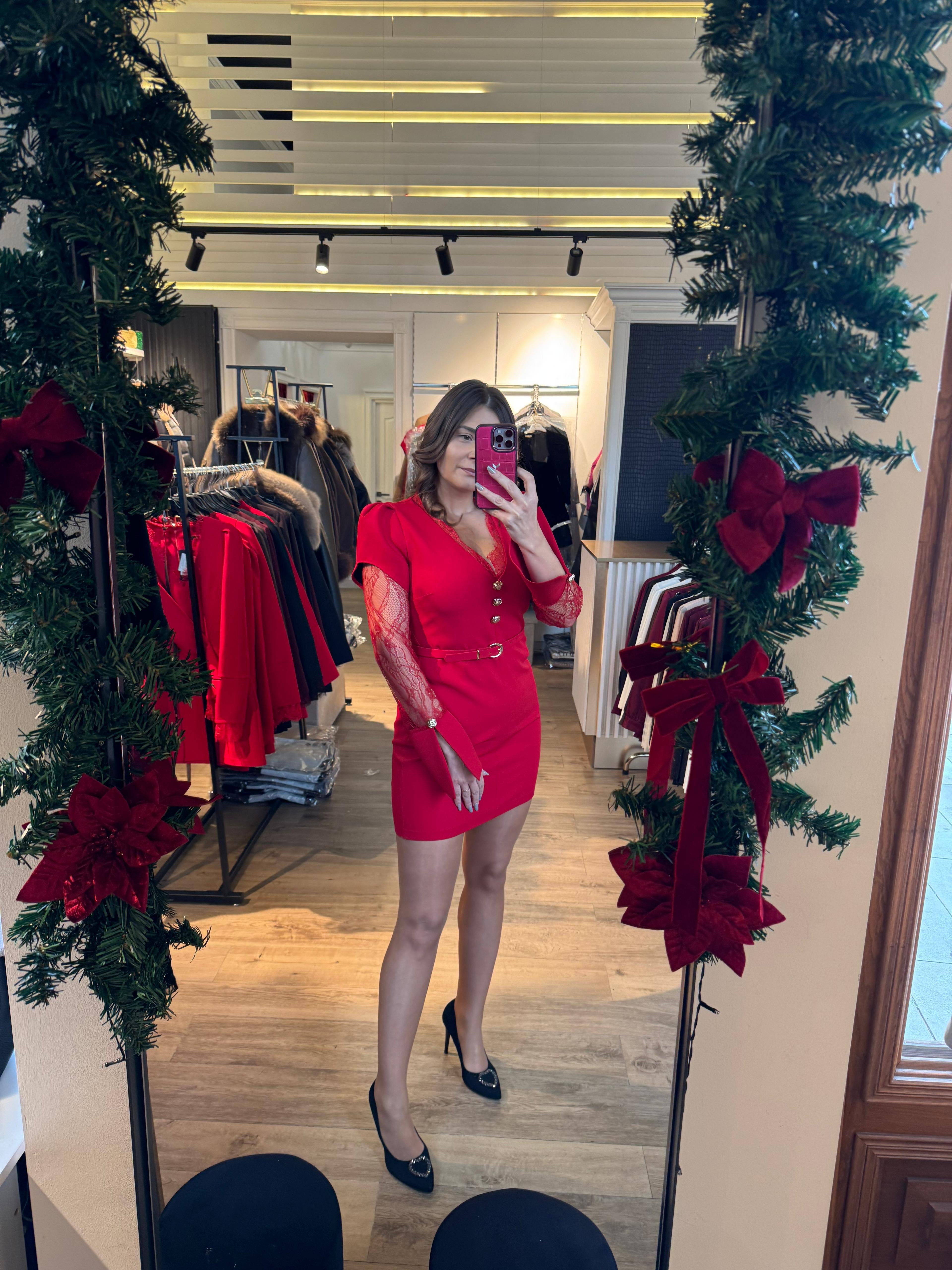 Rochie Eliana scurtă cu mânecă din dantelă și nasturi aurii