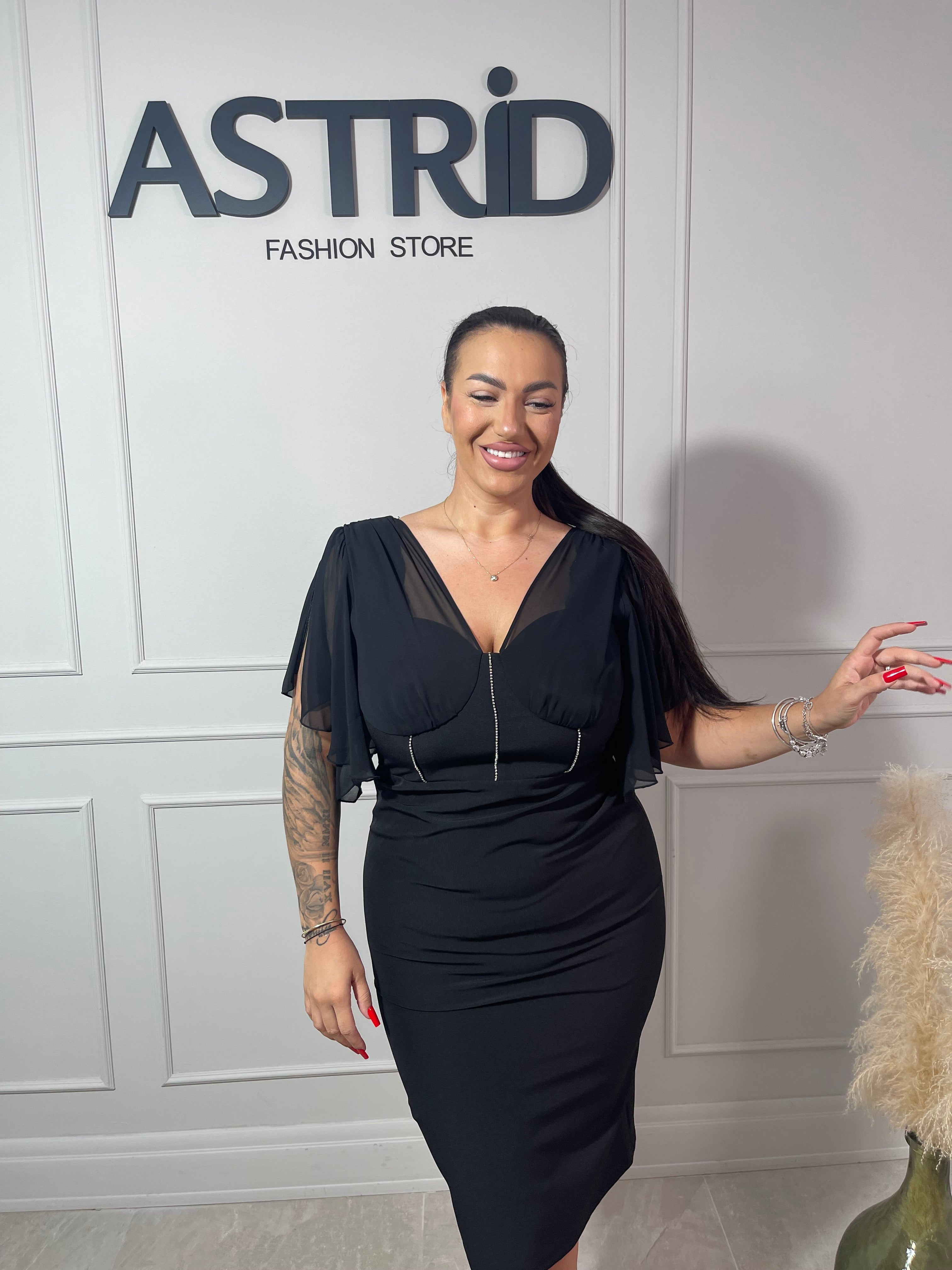 Rochie Damira midi neagră mânecă despicată din voal aplicații pietre la bust