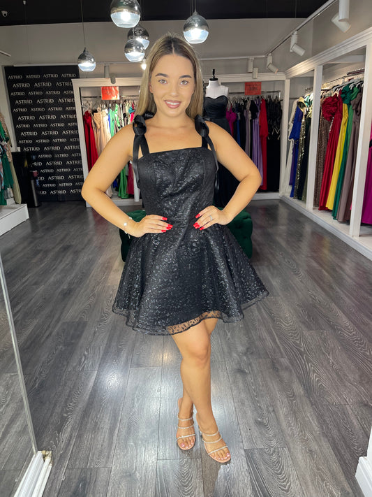 Rochie Amina  neagra baby doll din dantela, bretele late