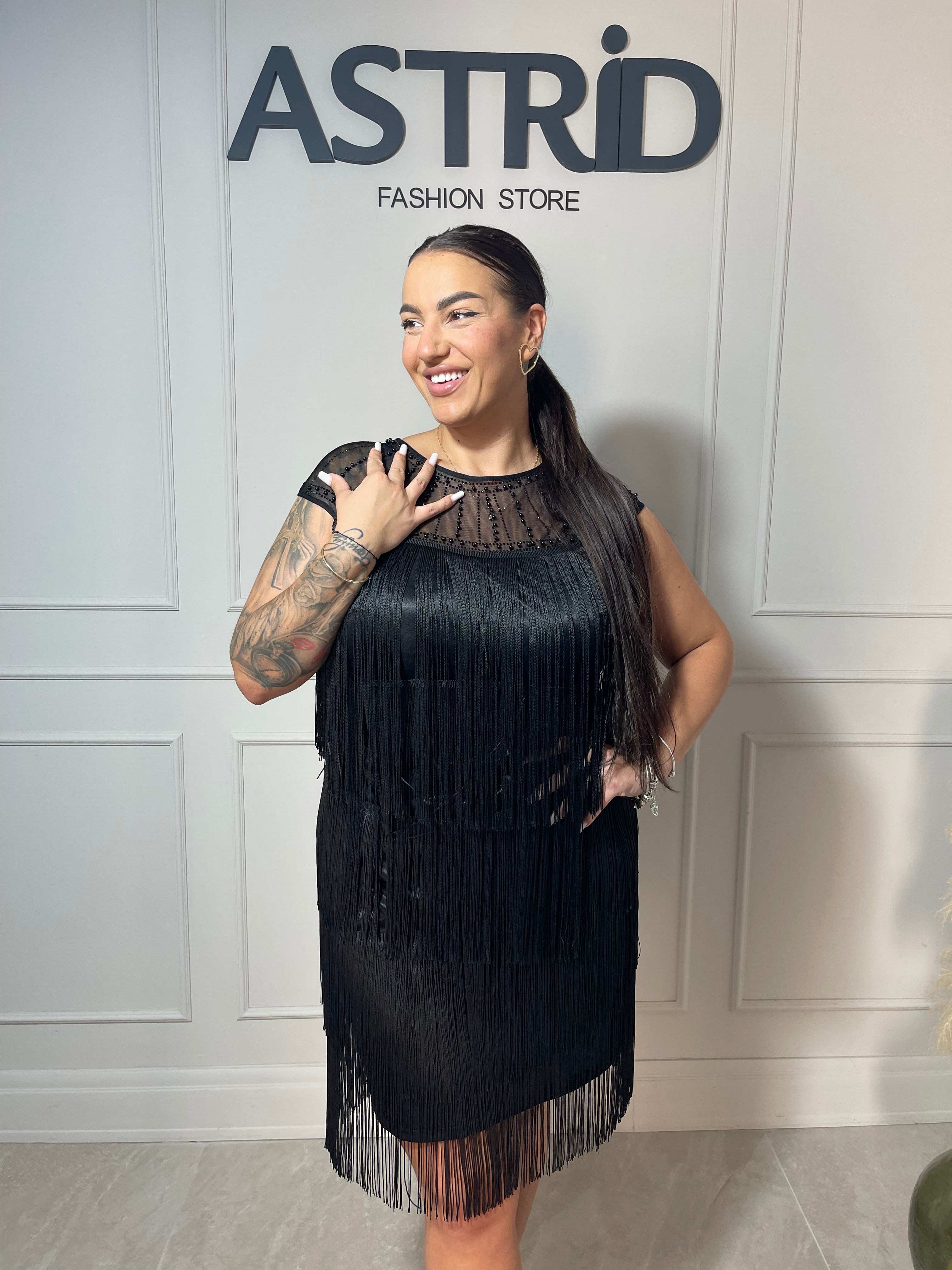 Rochie Amelia midi neagră cu aplicații biluțe la bust și franjuri