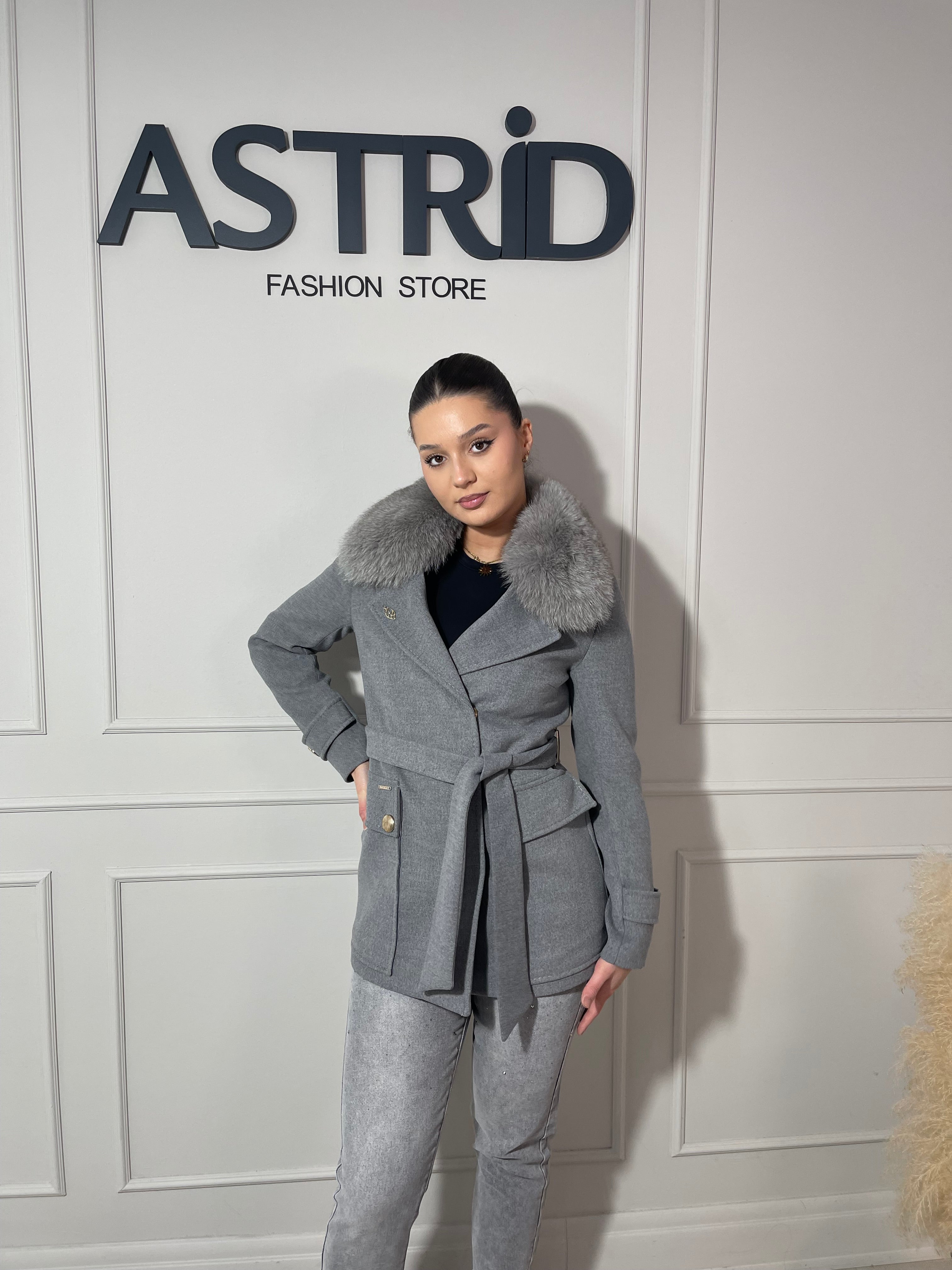 Palton Diandra scurtă din cașmir cu blană naturală și cordon în talie