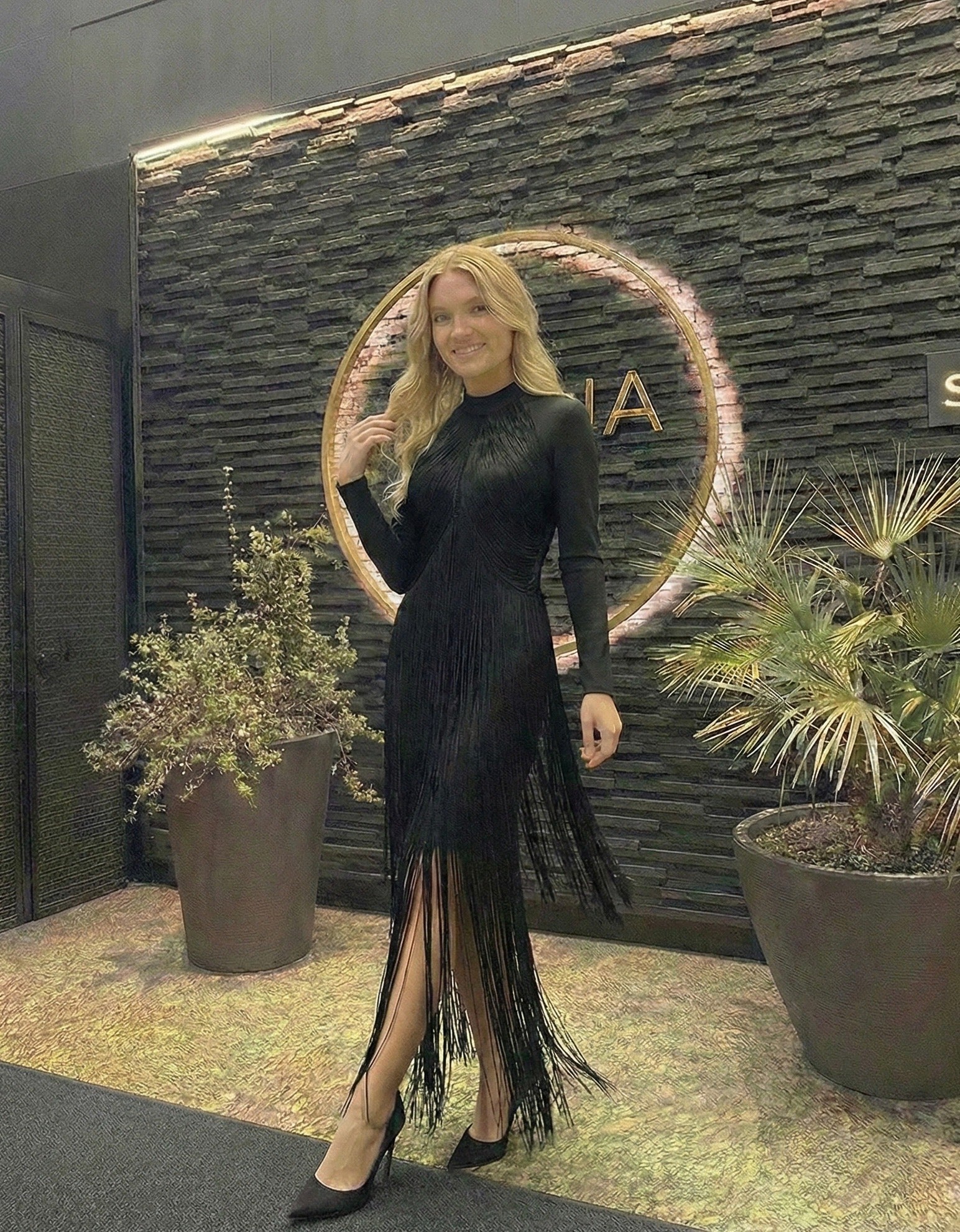 Rochie Edwina midi din bandaj cu maneca lunga si franjuri