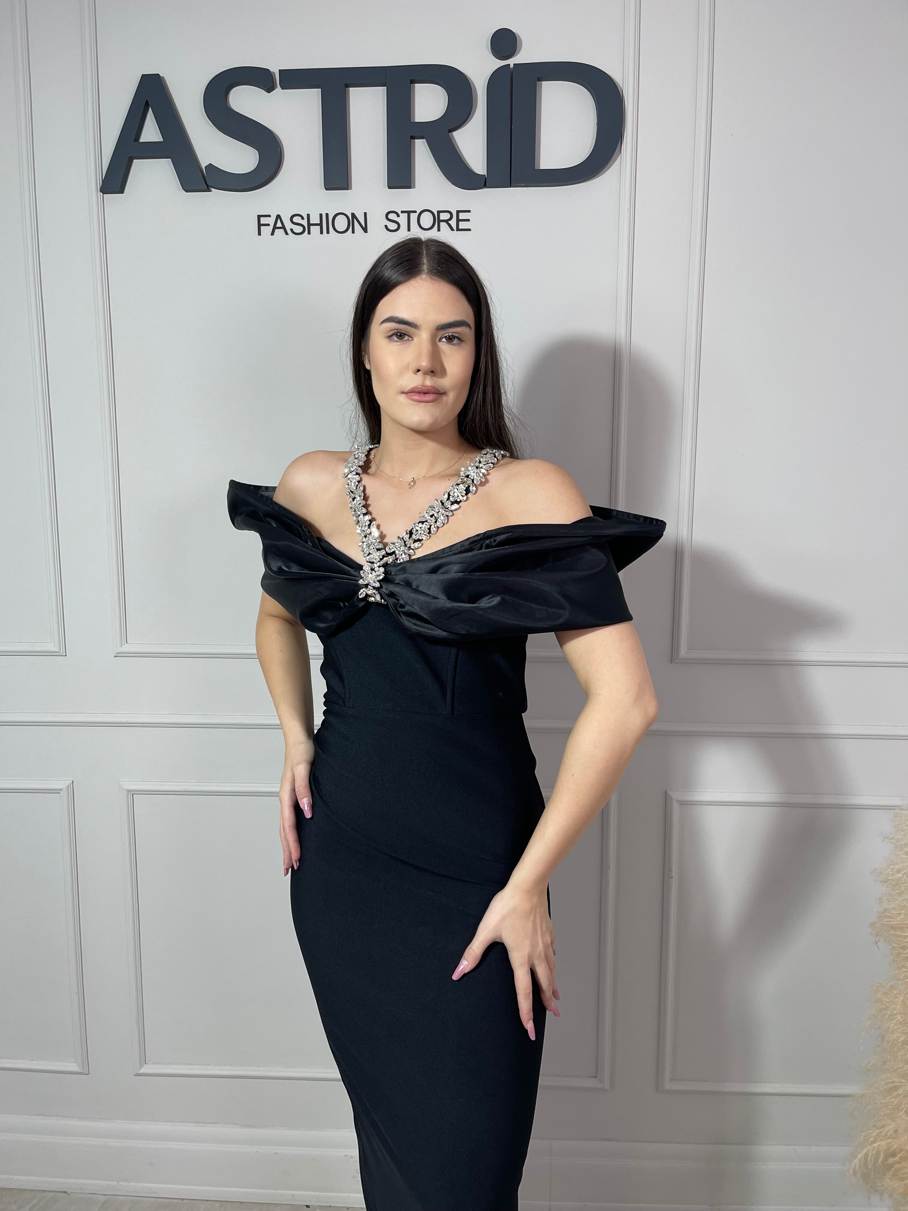 Rochie Naba tip bandaj decolteu tip bărcuță și pietre la gât