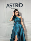 Rochie Gloria lungă din tafta pe un umăr și crăpătură pe picior