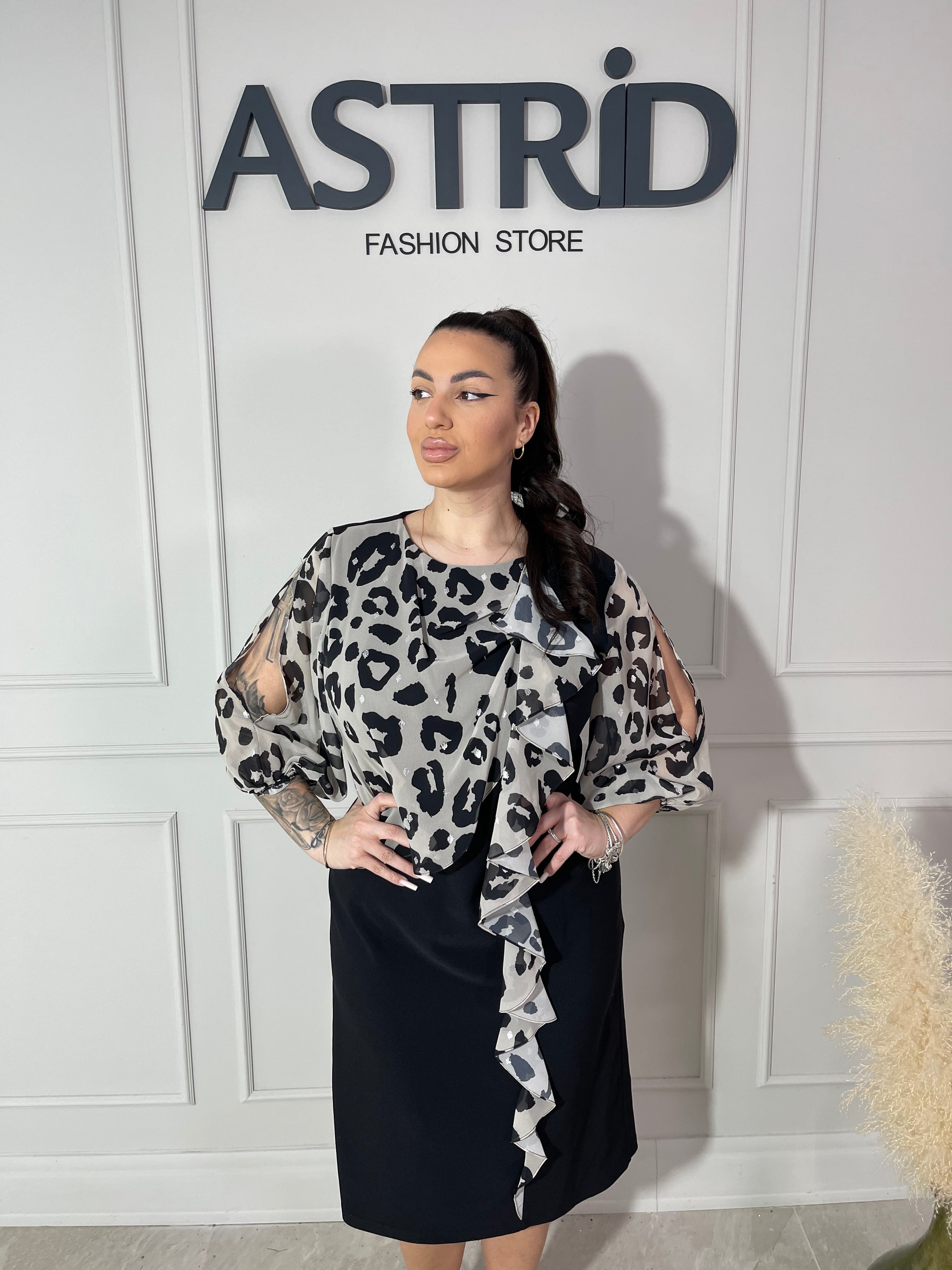 Rochie Xenia cu capa animal print mânecă despicată