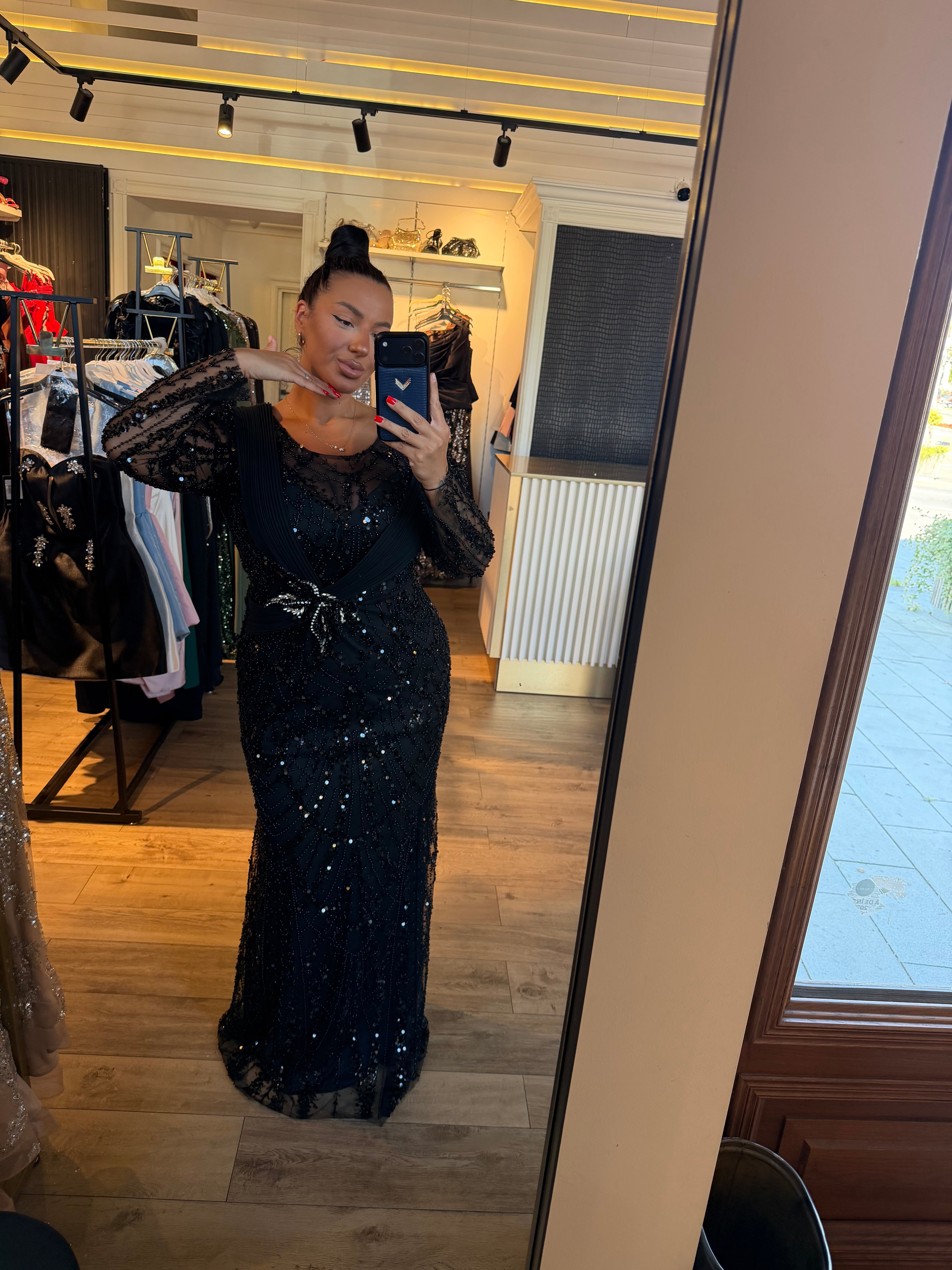 Rochie Aurora cu maneci lungi si aplicatii pietre si perle