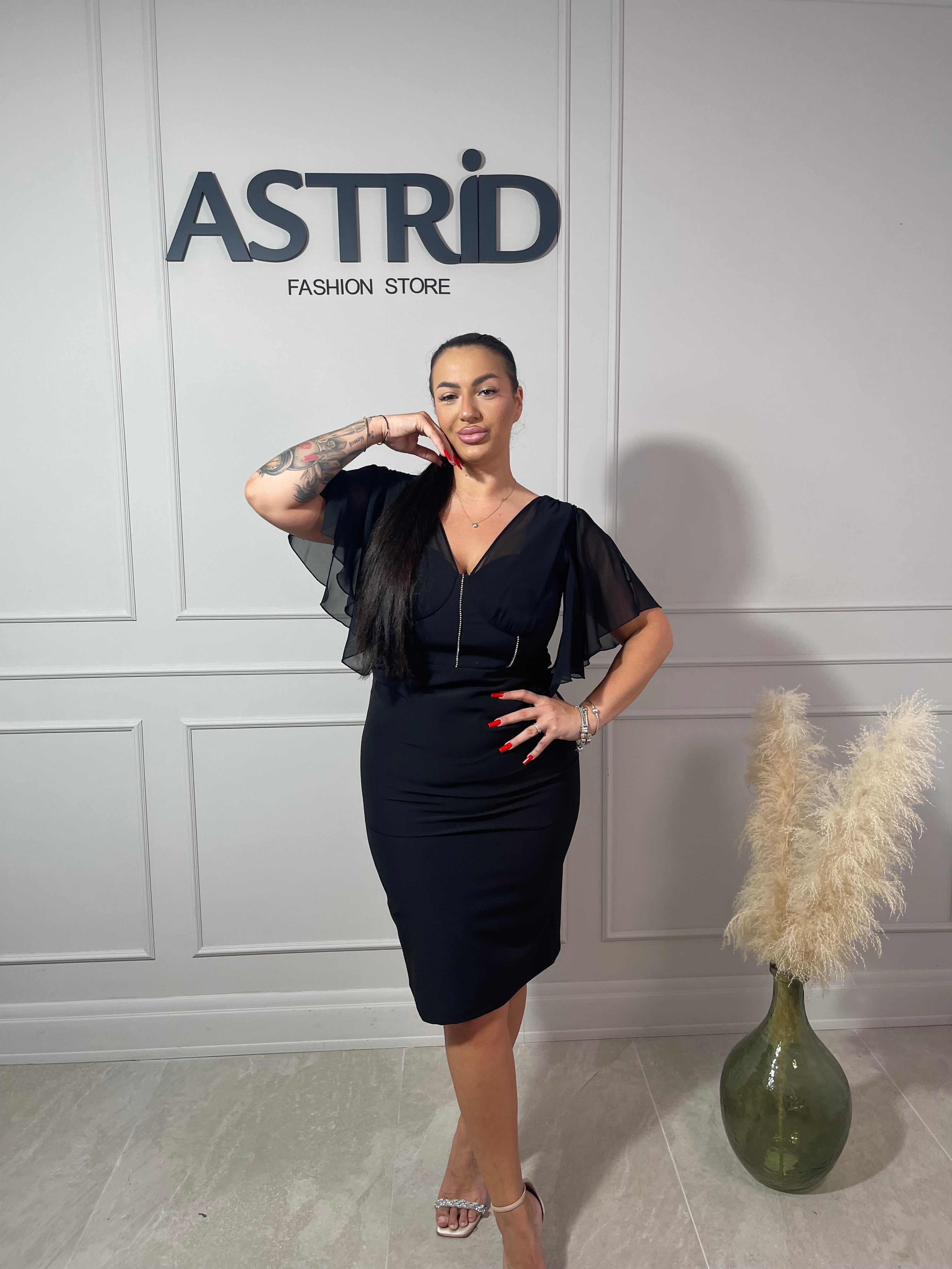 Rochie Damira midi neagră mânecă despicată din voal aplicații pietre la bust