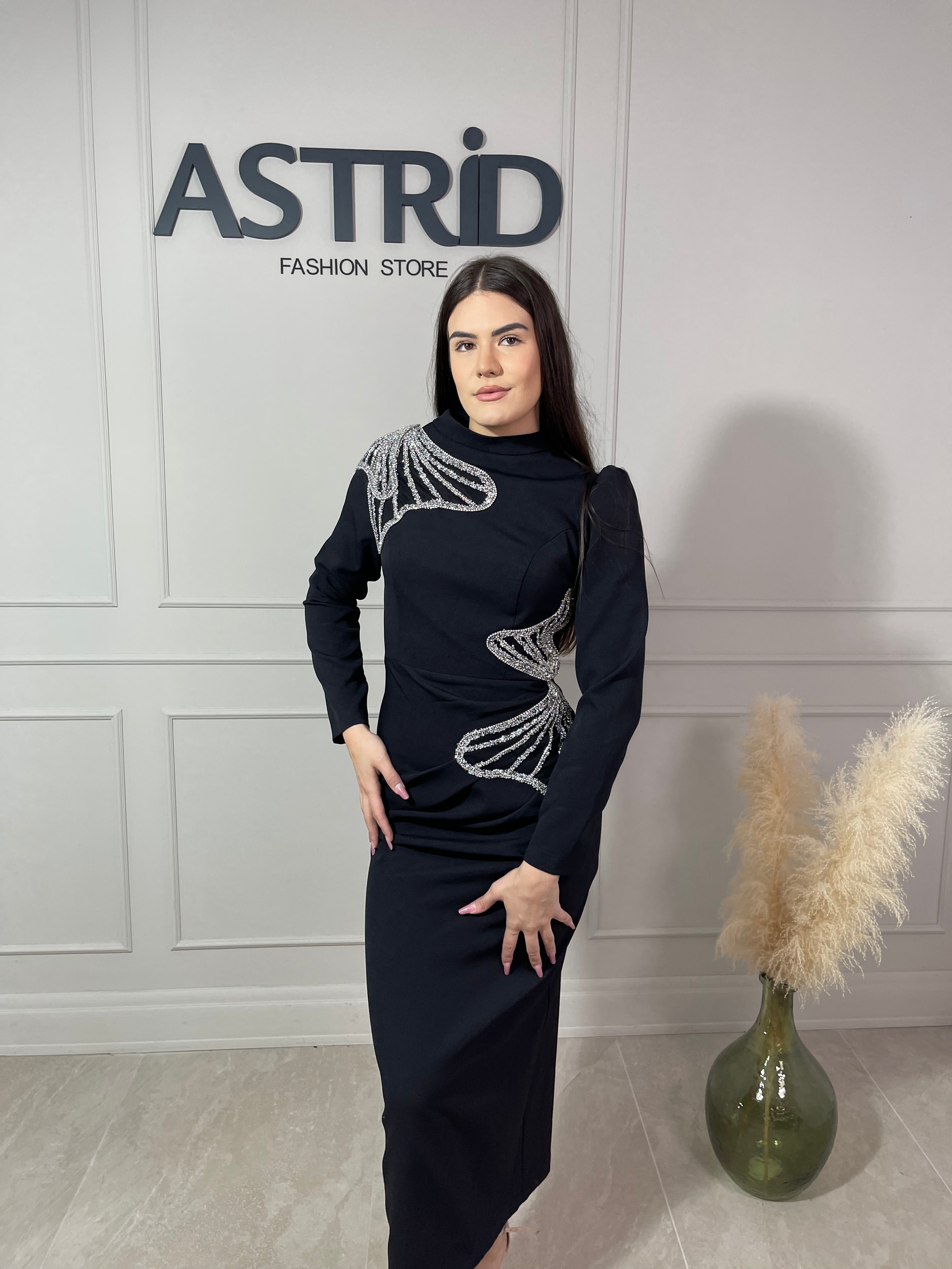 Rochie Laila lungă neagră mânecă lungă și aplicații paiete