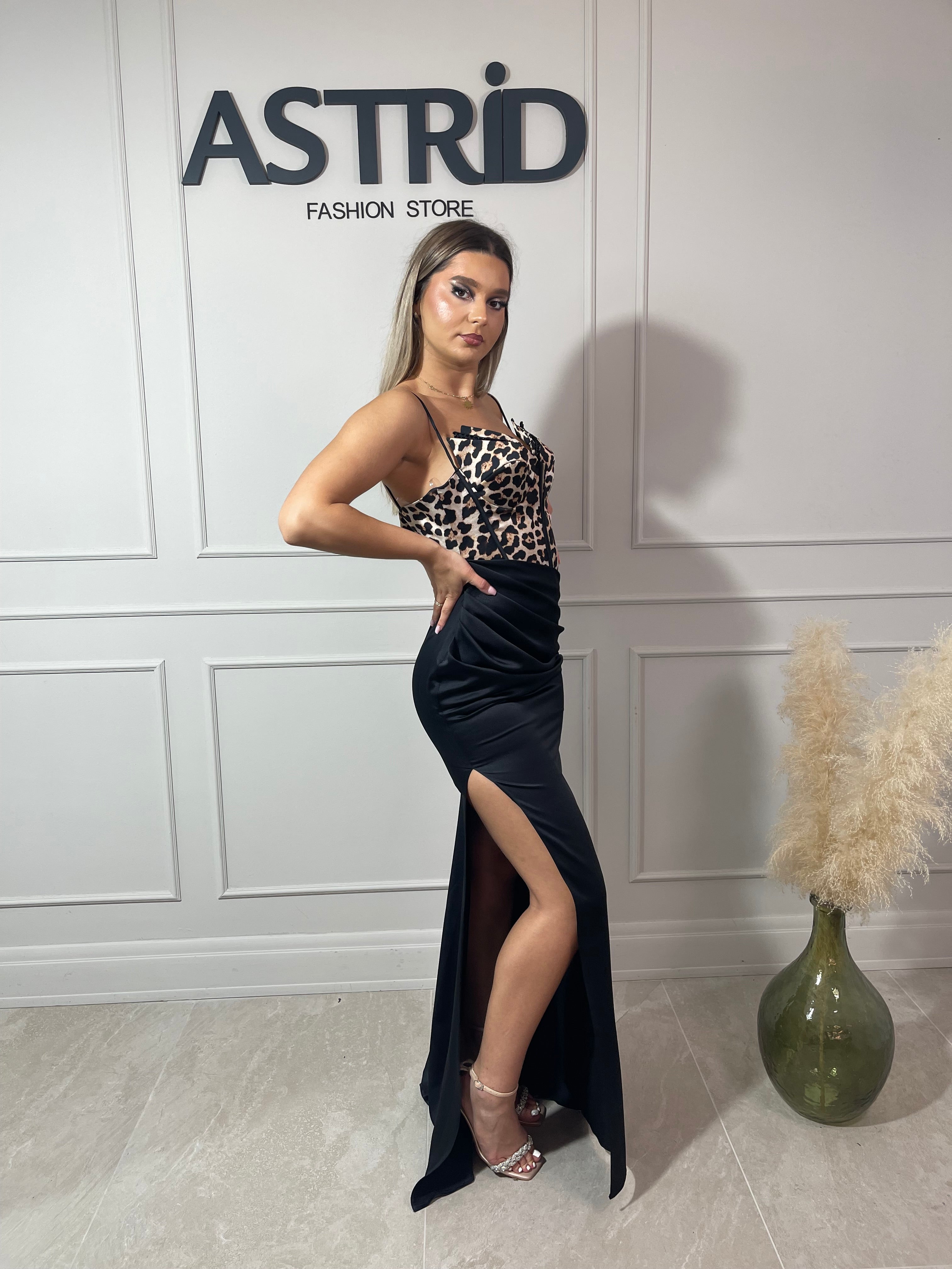 Rochie Patry lungă din satin bretele subțiri și print leopard