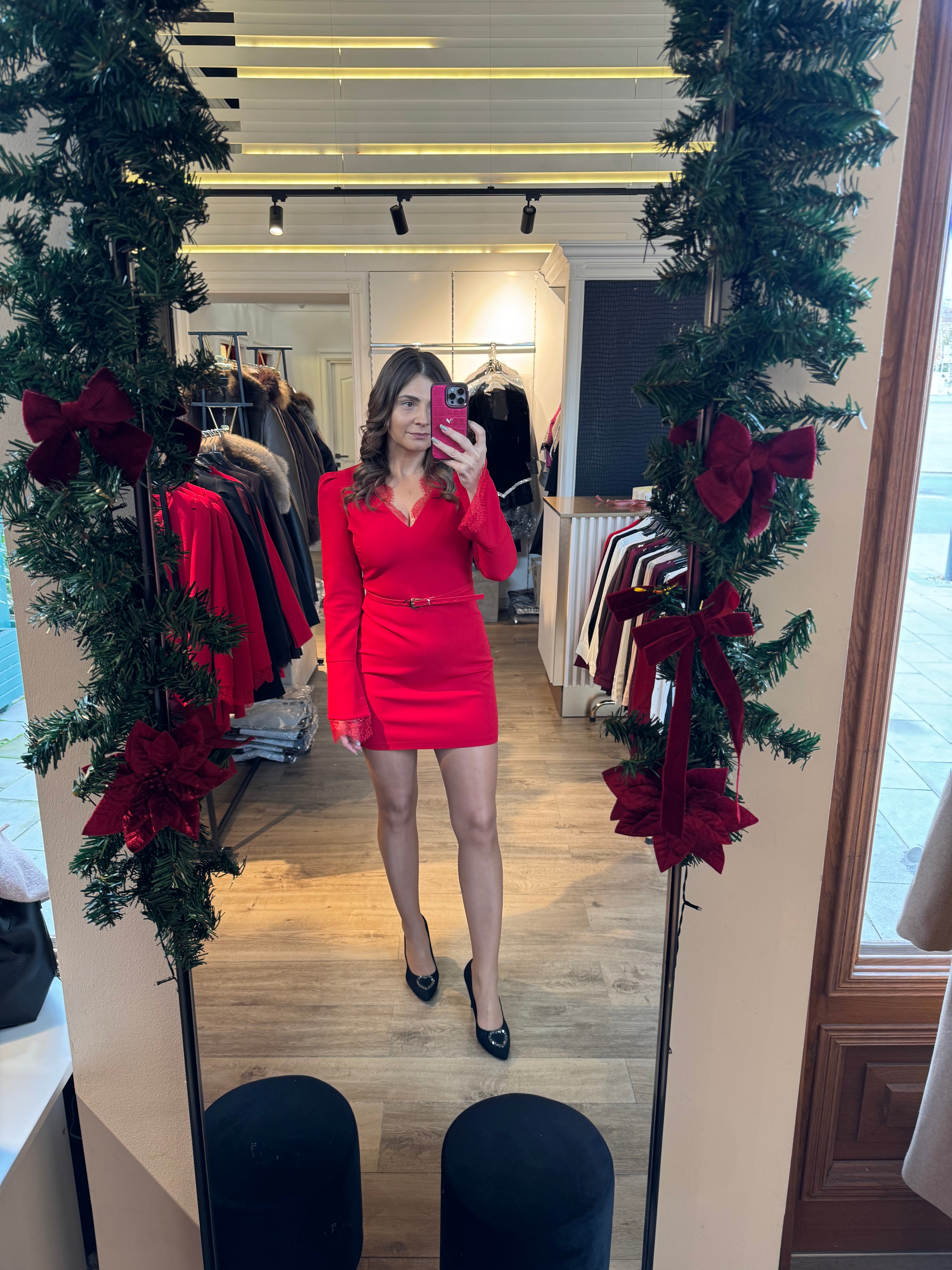 Rochie Gloria mânecă clopot și aplicații dantelă la decolteu și manșetă