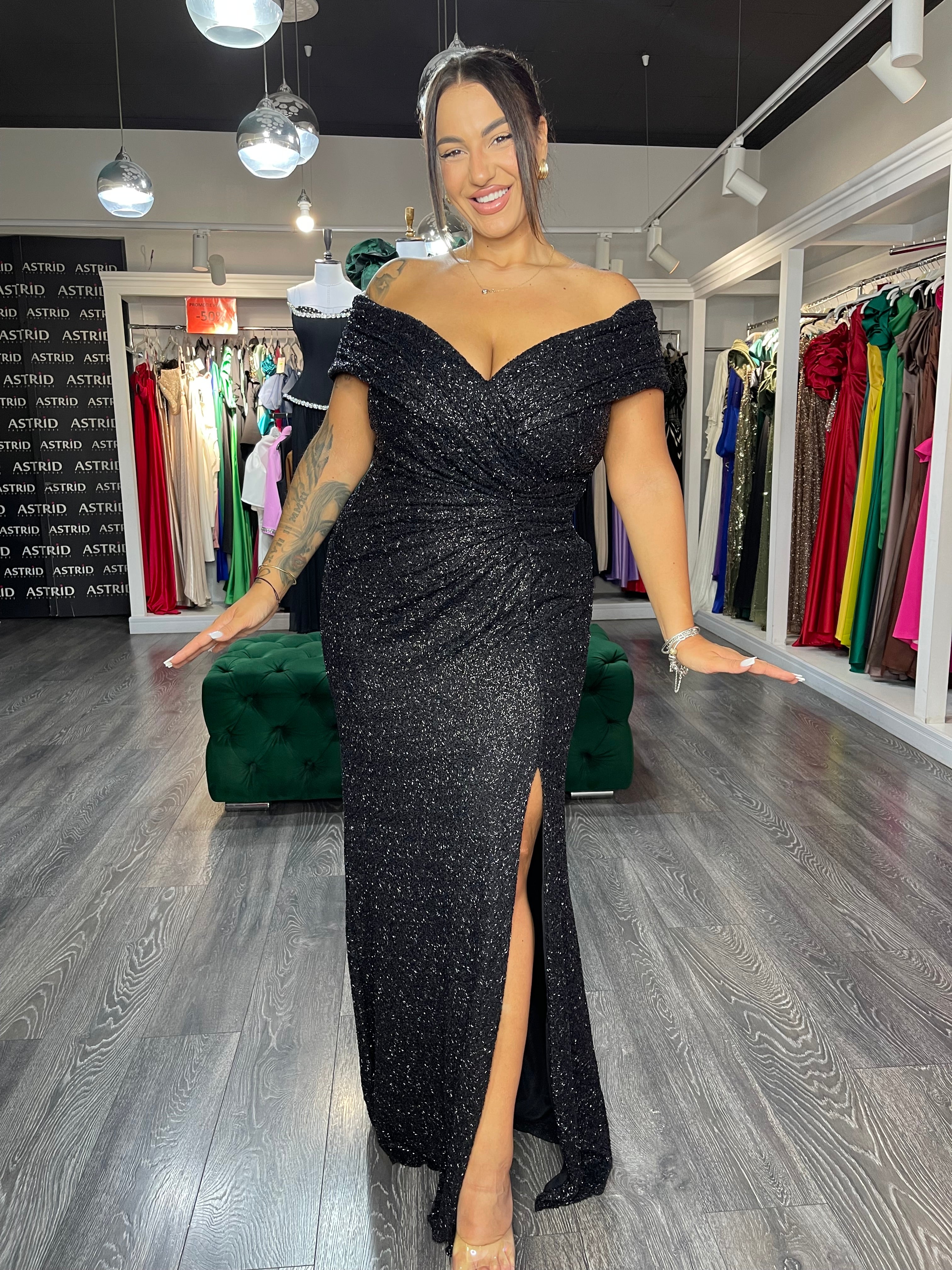Rochie Melanie lungă decolteu tip bărcuță și aplicații mărgeluțe mici