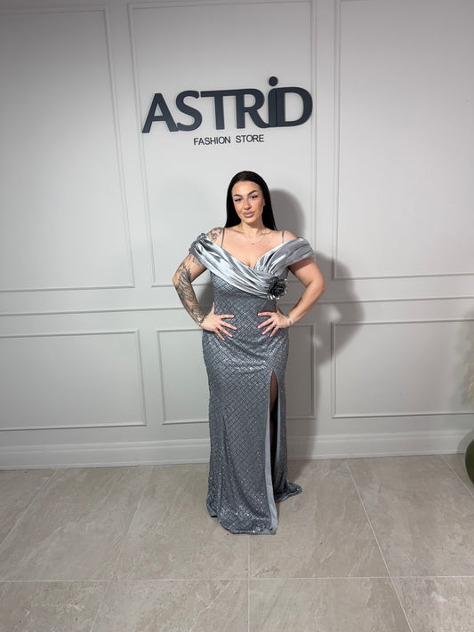 Rochie Monique lungă umăr căzut și aplicații paiete