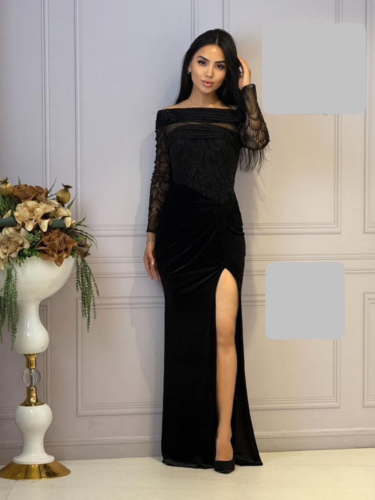 Rochie Evian lungă din catifea cu mânecă din dantelă și aplicații perlute negre