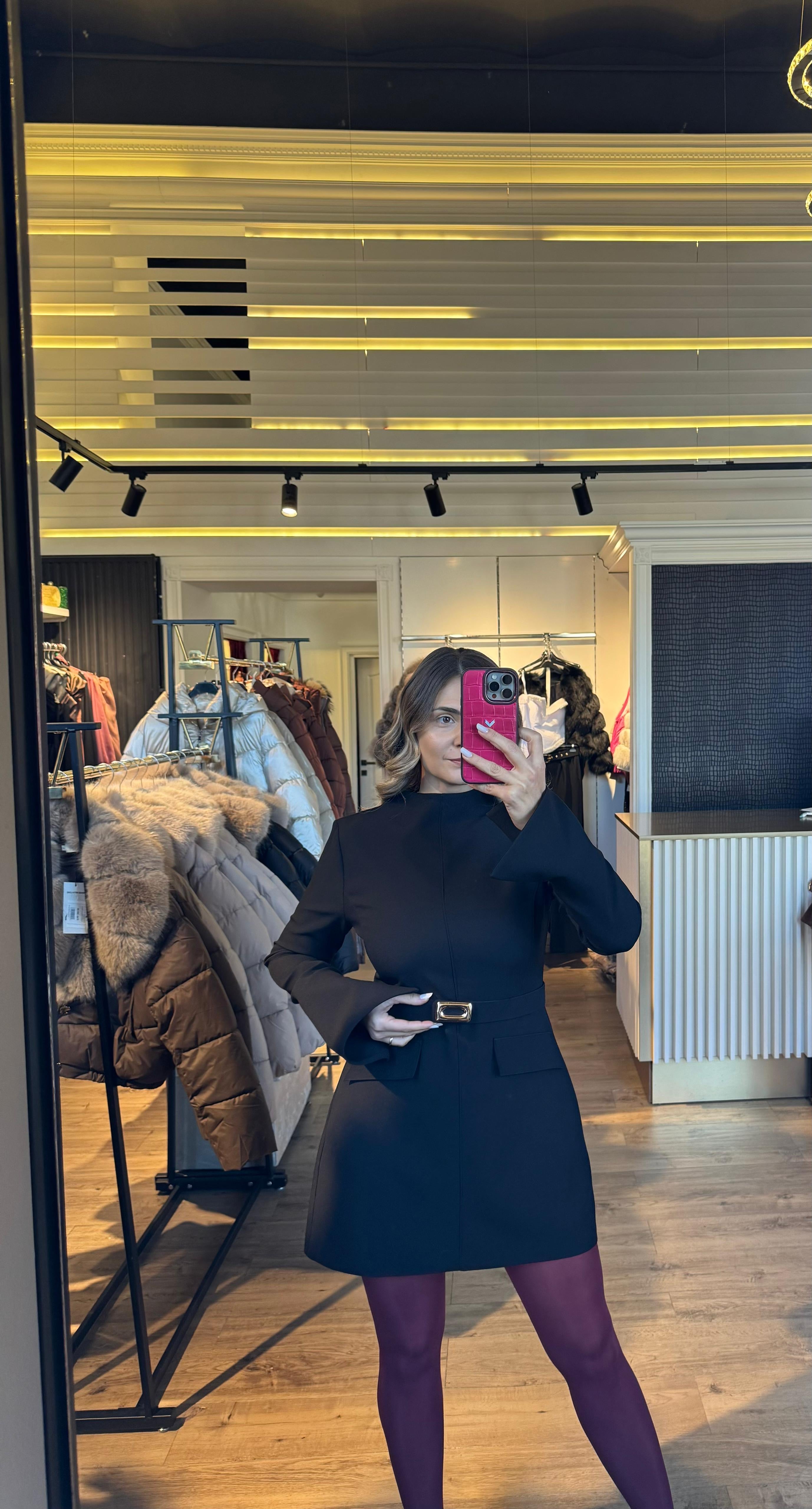 Rochie Noir scurtă mânecă clopot și curea în talie