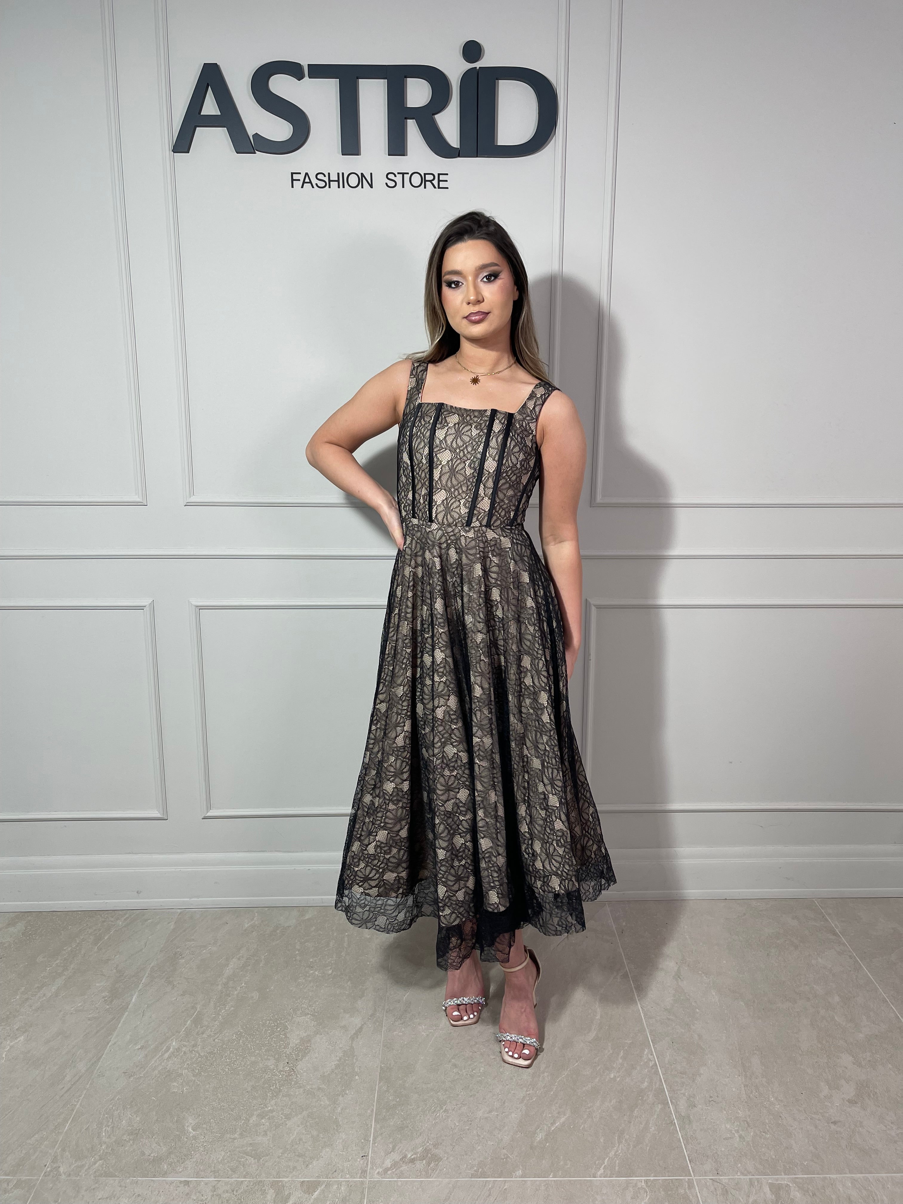 Rochie Vera midi în cloș cu dantelă negru cu bej