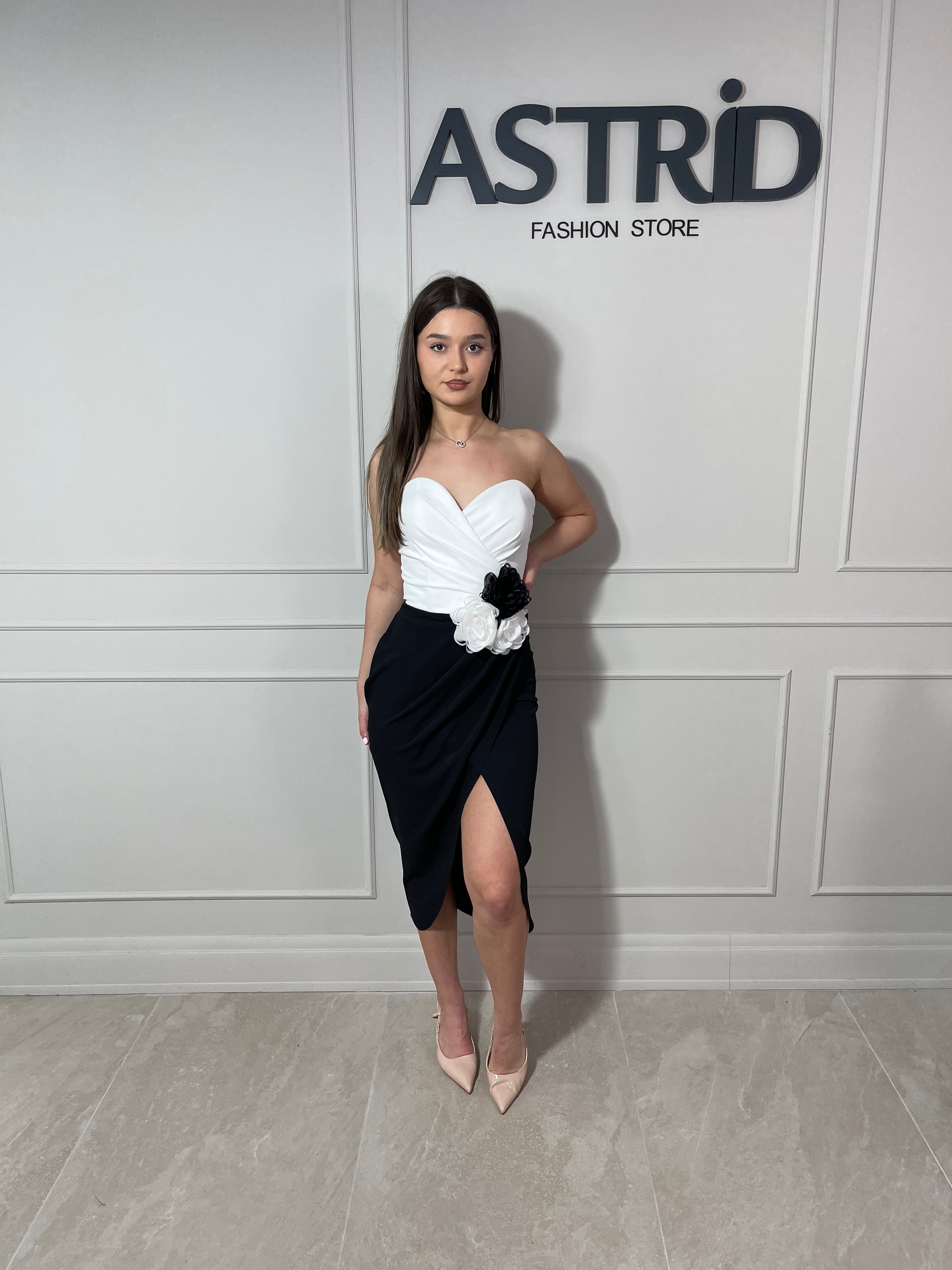 Rochie Anita midi cu falduri și flori in  talie crăpătură pe picior