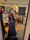 Rochie Clorie lunga maro cu peplum in talie si voal pe umar