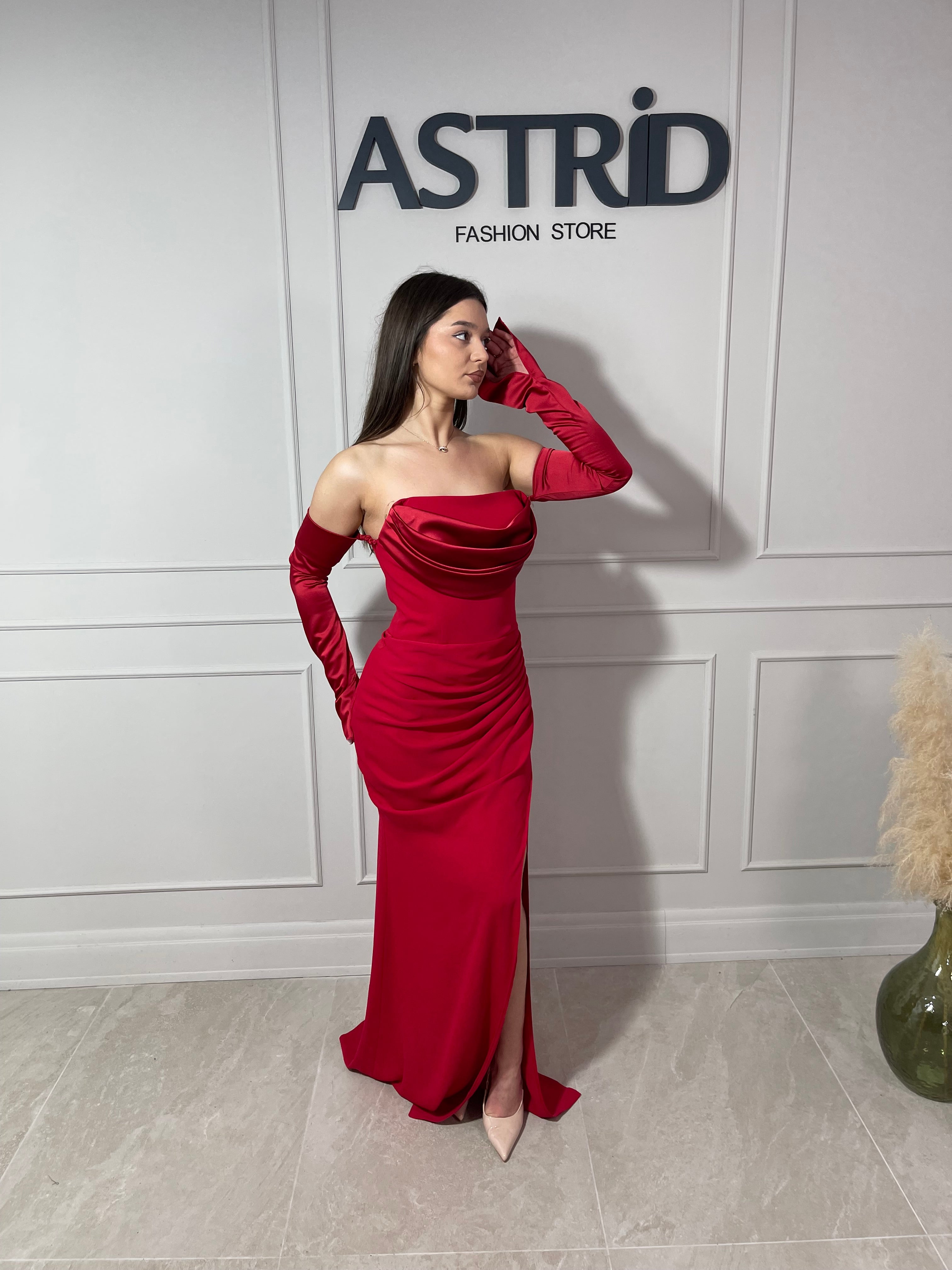 Rochie Evelinn lungă cu falduri în talie și mânecă lungă
