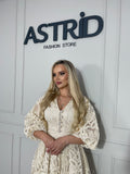 Rochie Karla ivory, elegantă midi, cu croiala lejeră și feminină, cu model floral.