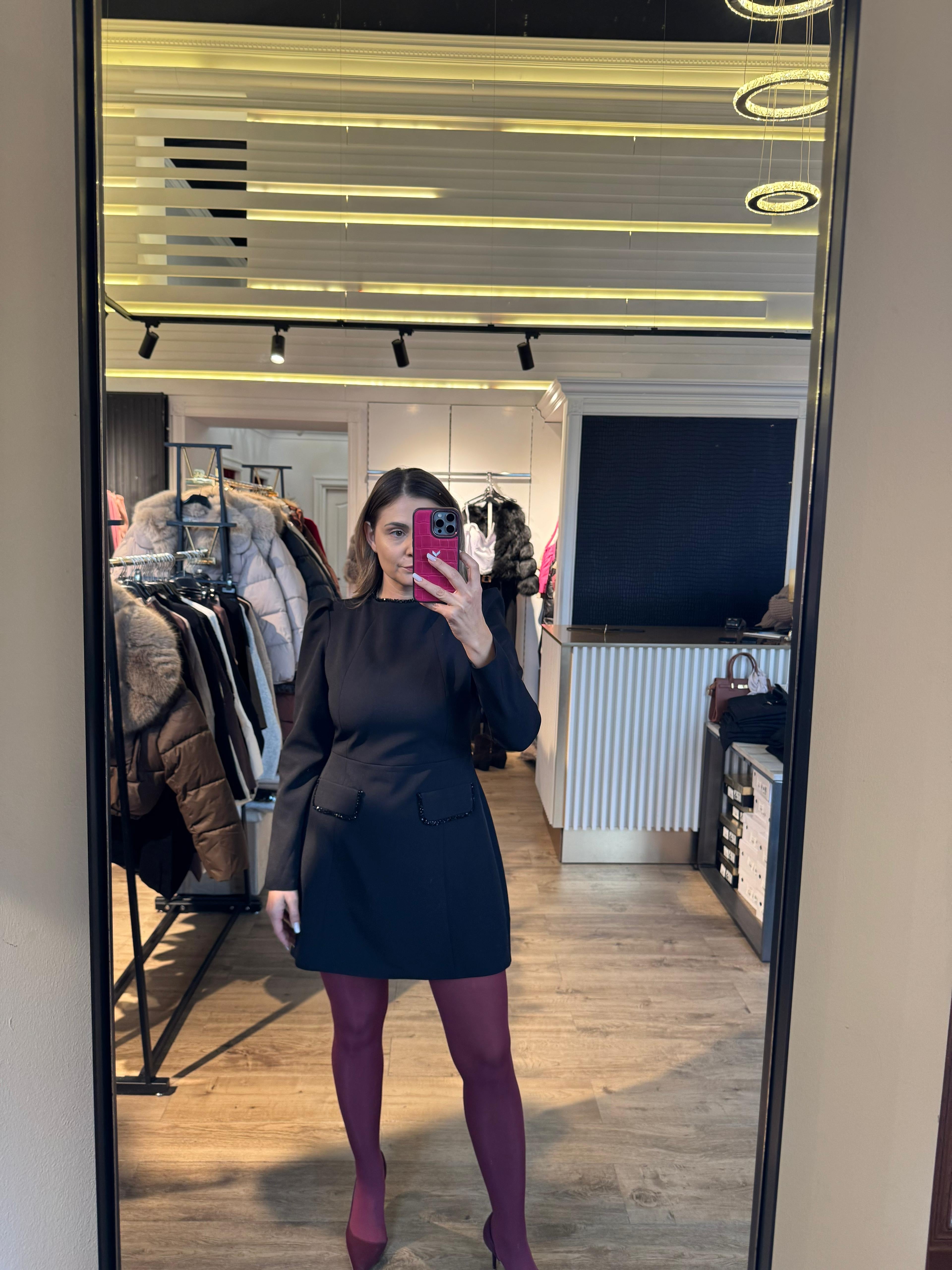 Rochie Nora scurtă cu buzunare și aplicații pietre