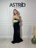 Rochie Elegance lungă aplicații pietre la bust mâneci căzute și crăpătură pe picior