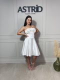 Rochie Alicia scurtă în cloș cu aplicații trandafiri la bust