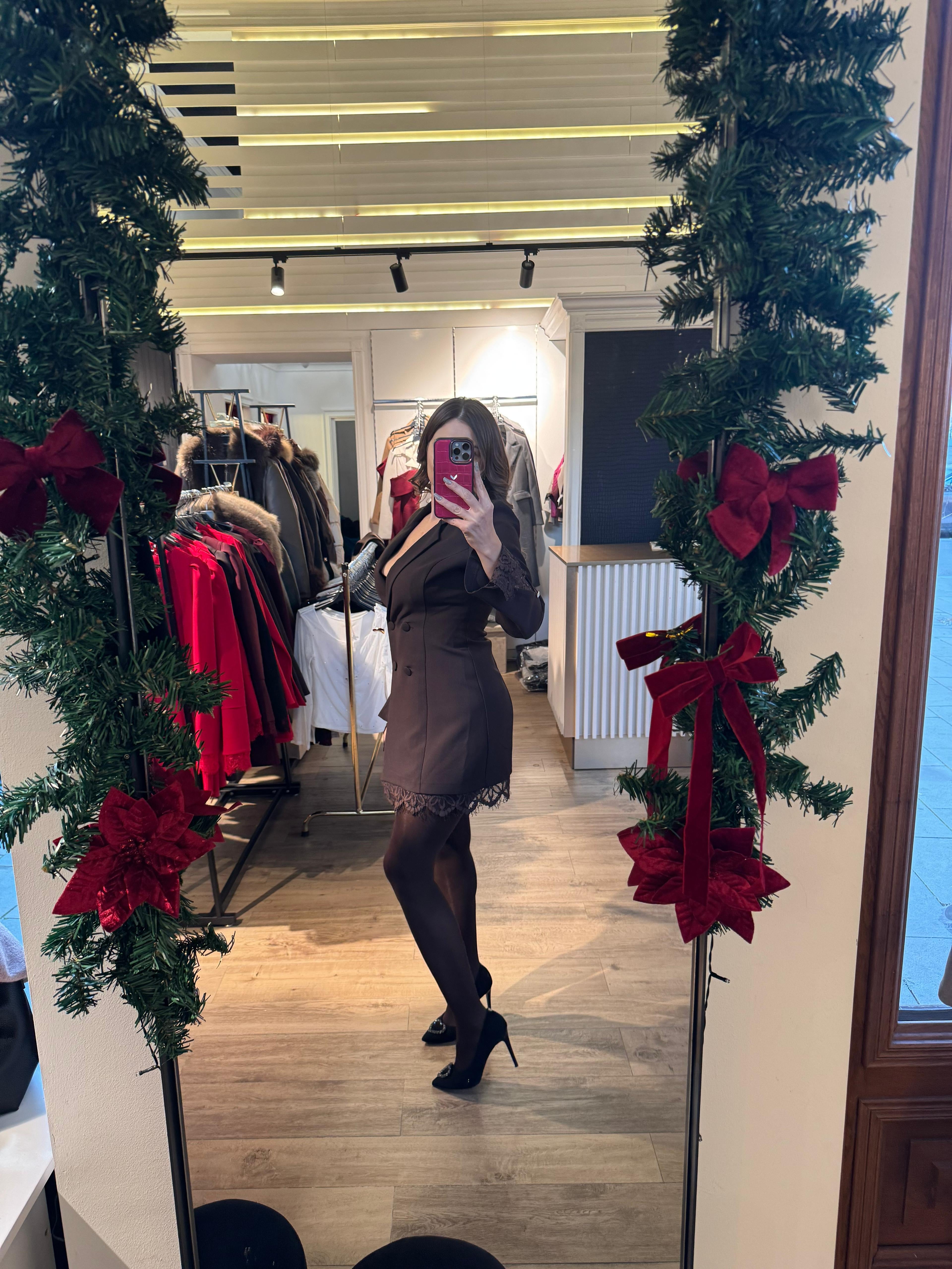 Rochie Laila tip saco cu dantelă la mânecă și în partea de jos