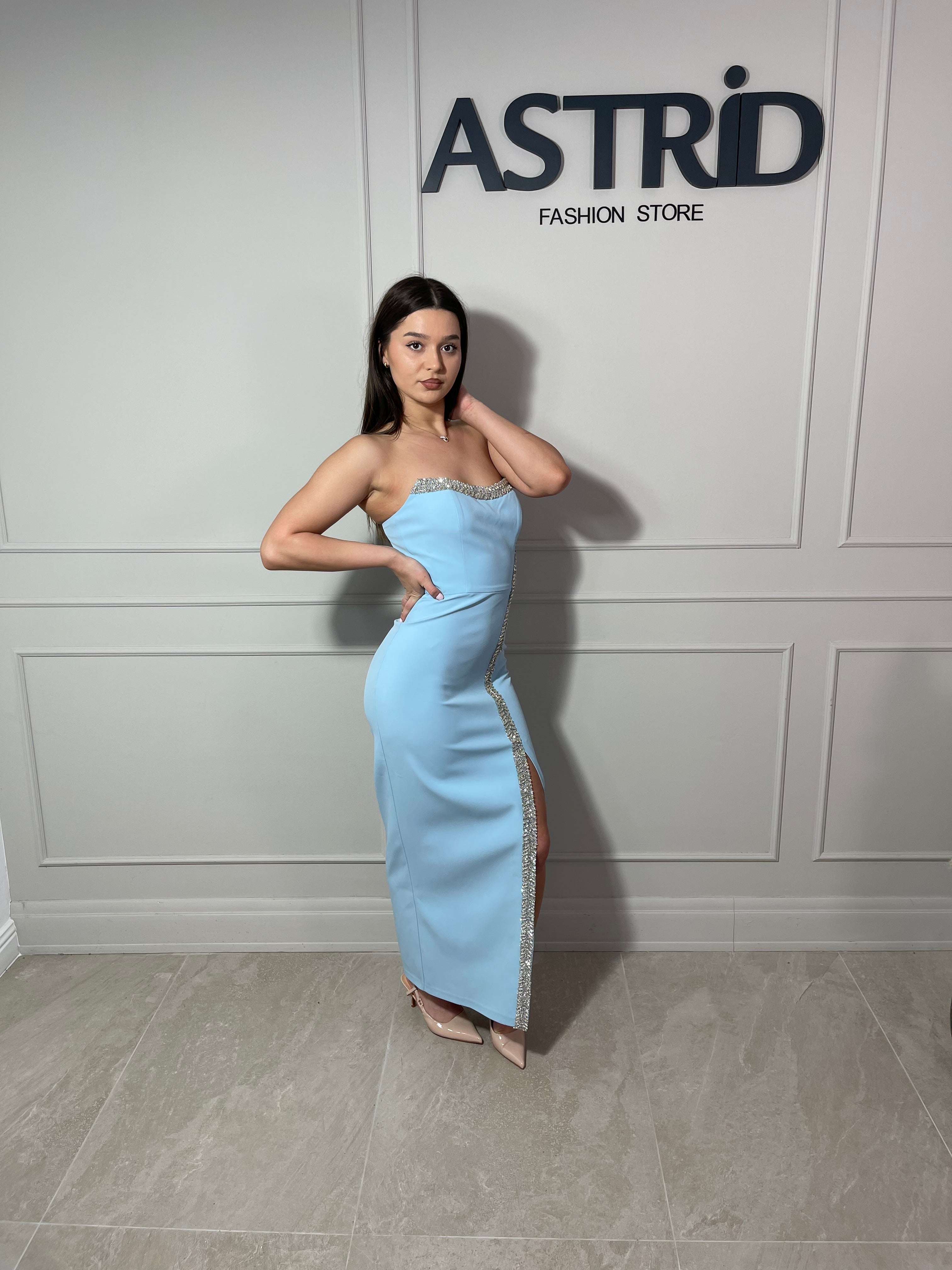Rochie Helen midi cu aplicații pietre crăpătură pe picior și accesoriu mănuși