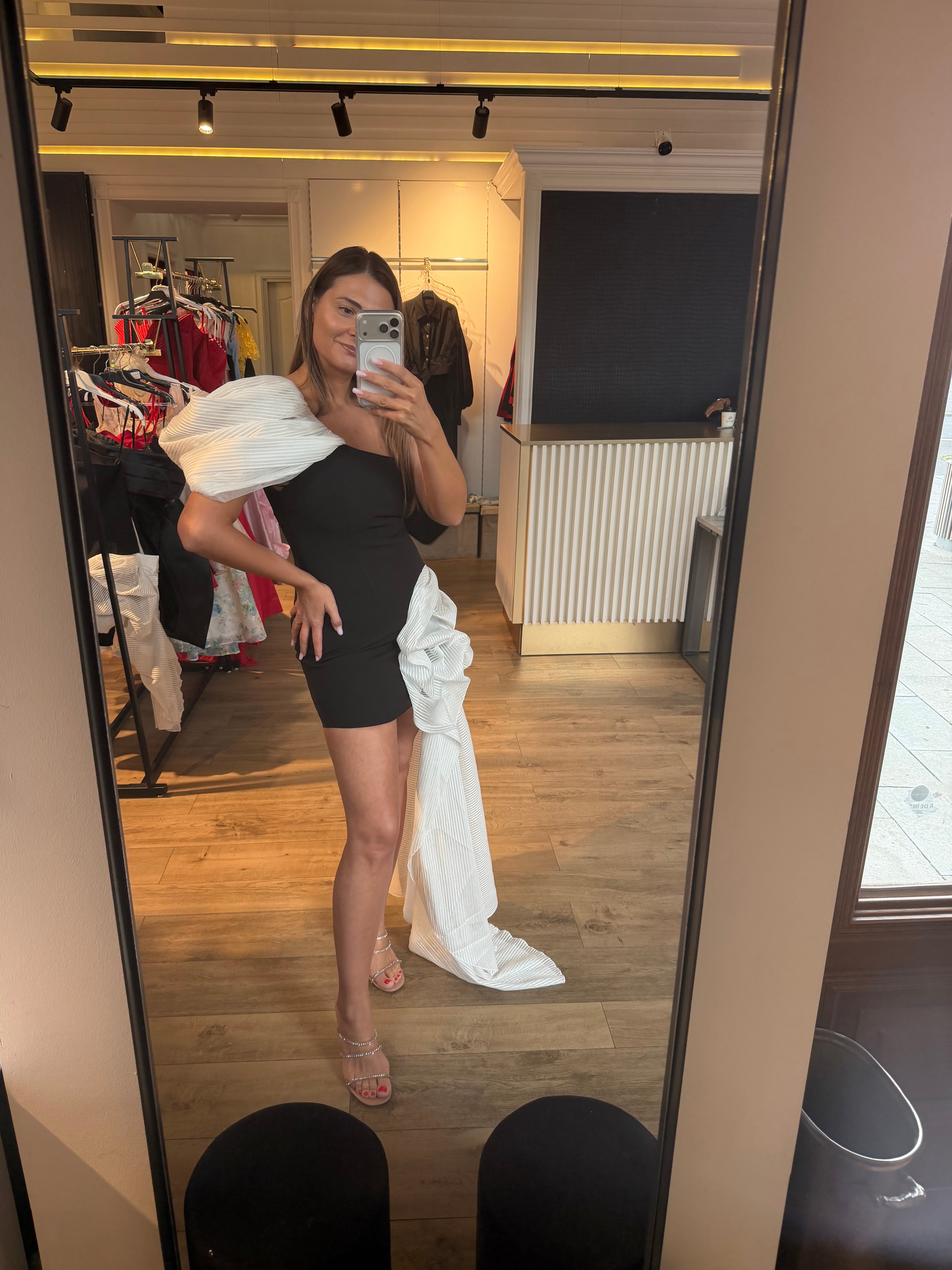 Rochie Alis scurta cu trena laterala