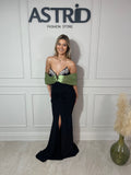 Rochie Elegance lungă aplicații pietre la bust mâneci căzute și crăpătură pe picior