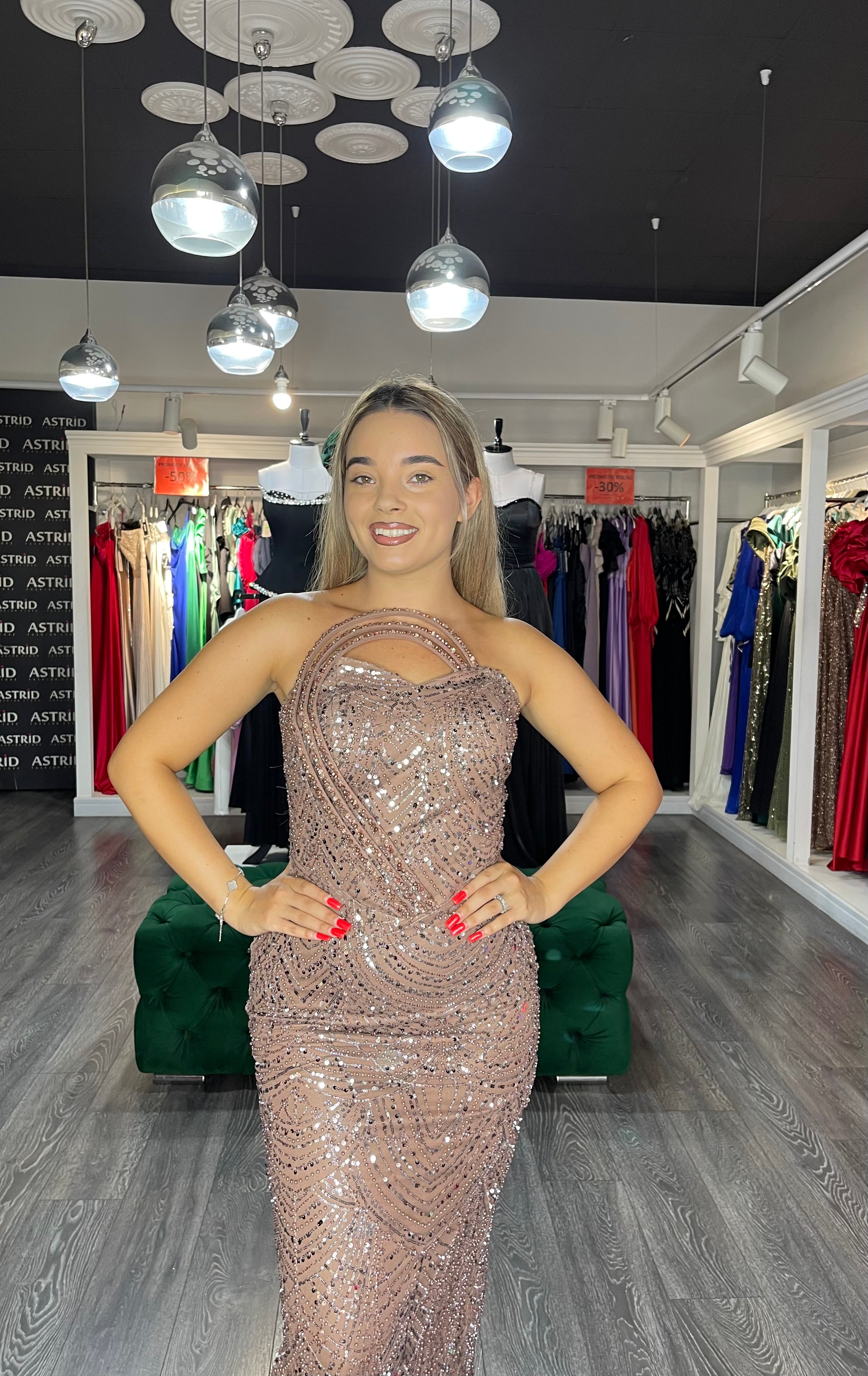 Rochie Bella lungă aplicații paiete și pietre la bust