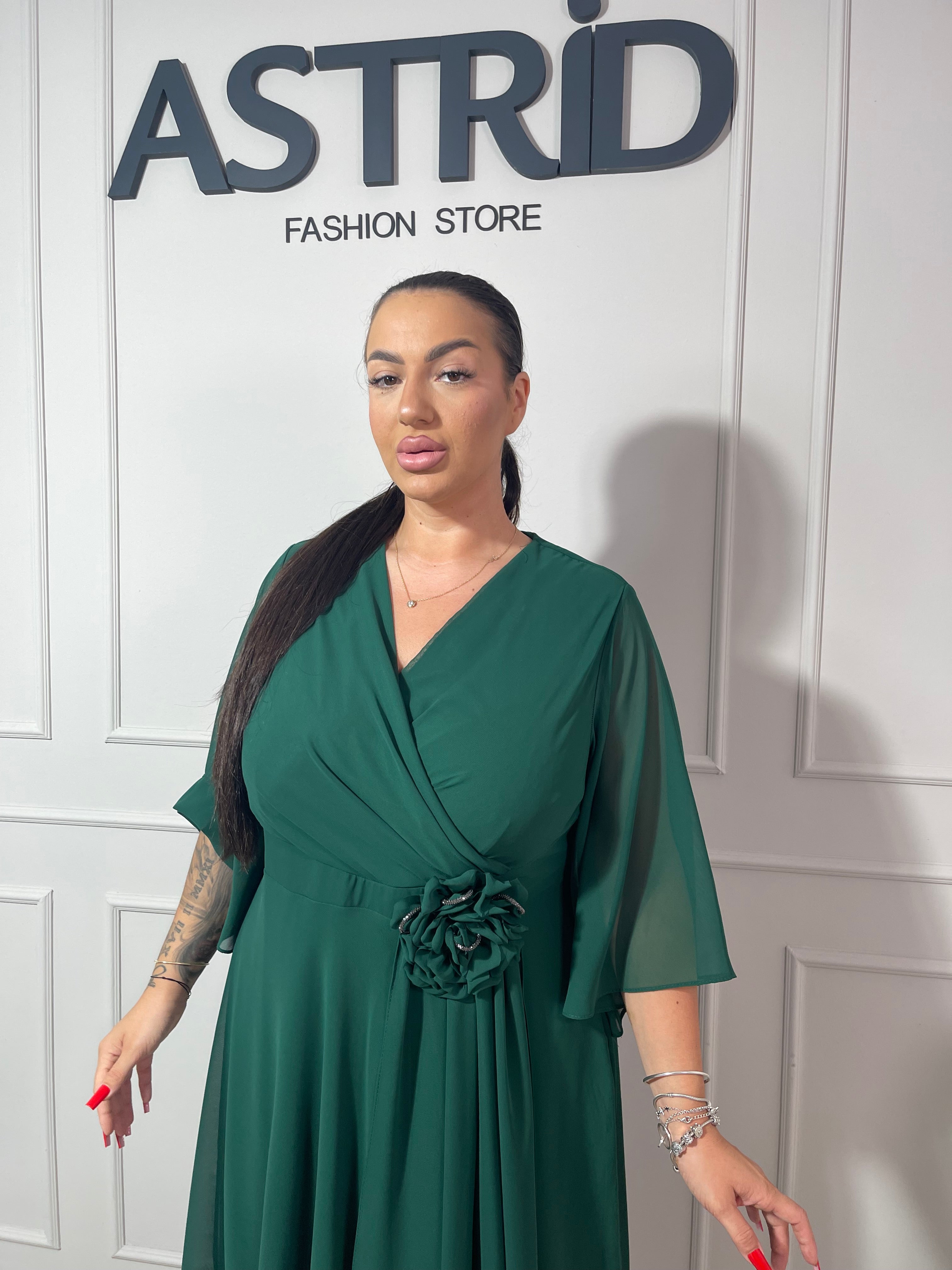 Rochie Taisia midi în cloș din voal și accesoriu floare