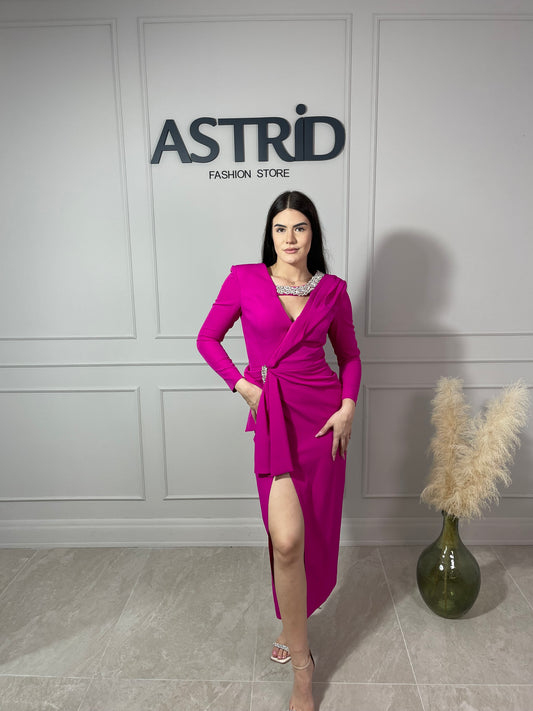 Rochie Faith fucsia mânecă lungă pietre la gât și falduri în talie