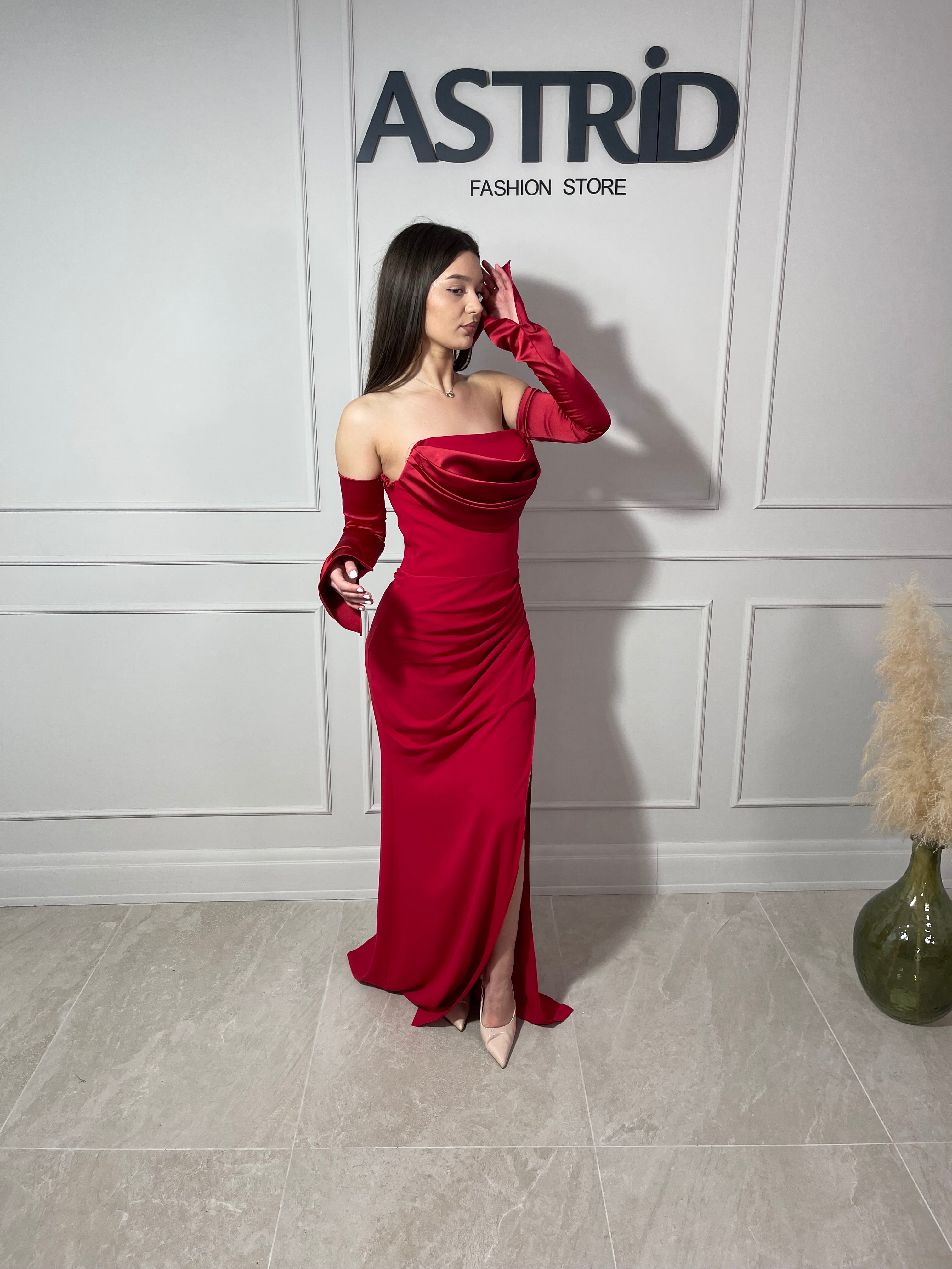 Rochie Evelinn lungă cu falduri în talie și mânecă lungă